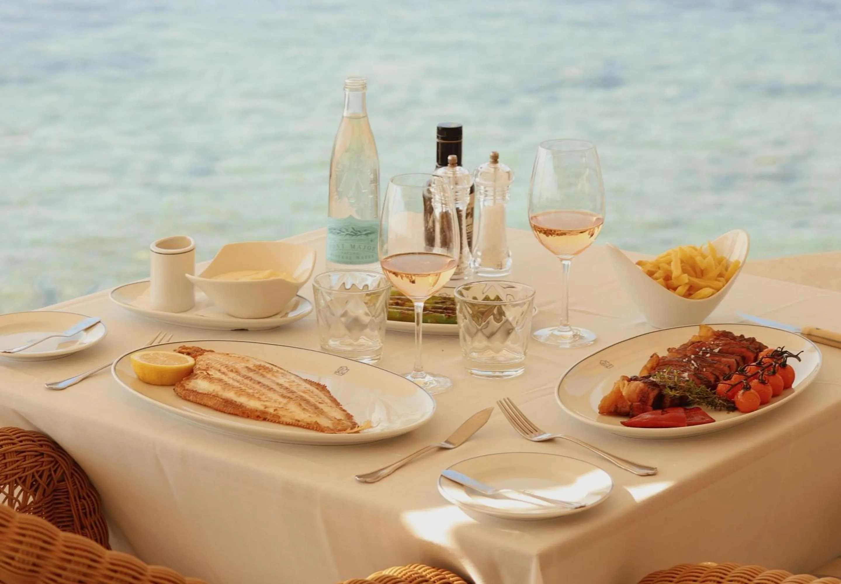 Restaurant/places to eat in Hotel Bendinat