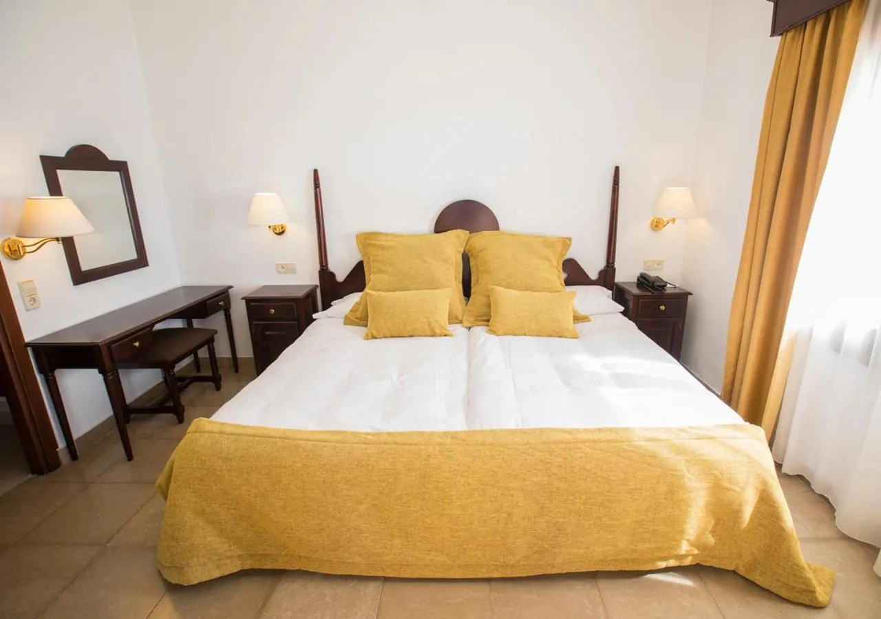 Photo of the whole room, Bed in Hotel Bendinat