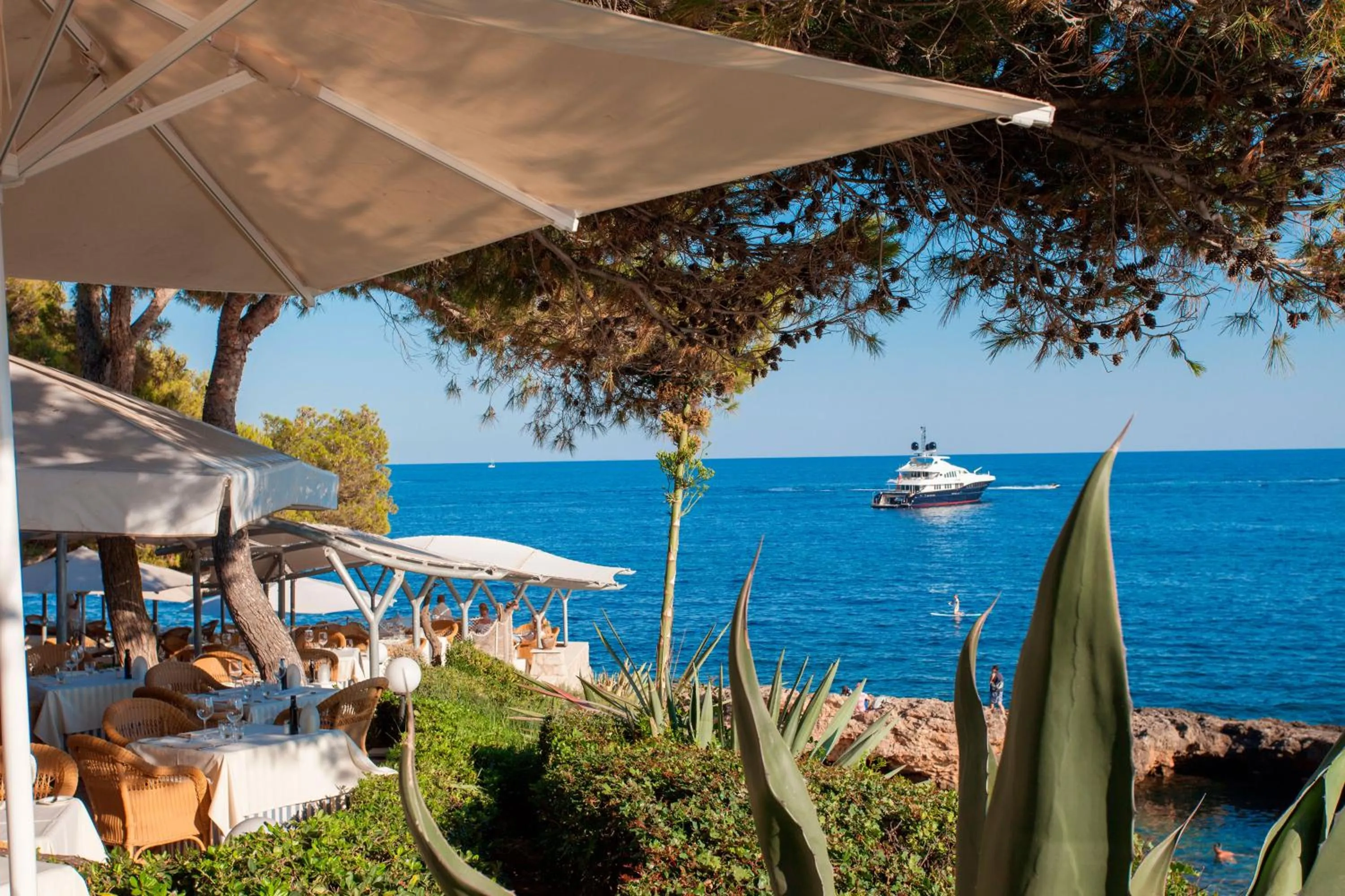 Restaurant/places to eat in Hotel Bendinat