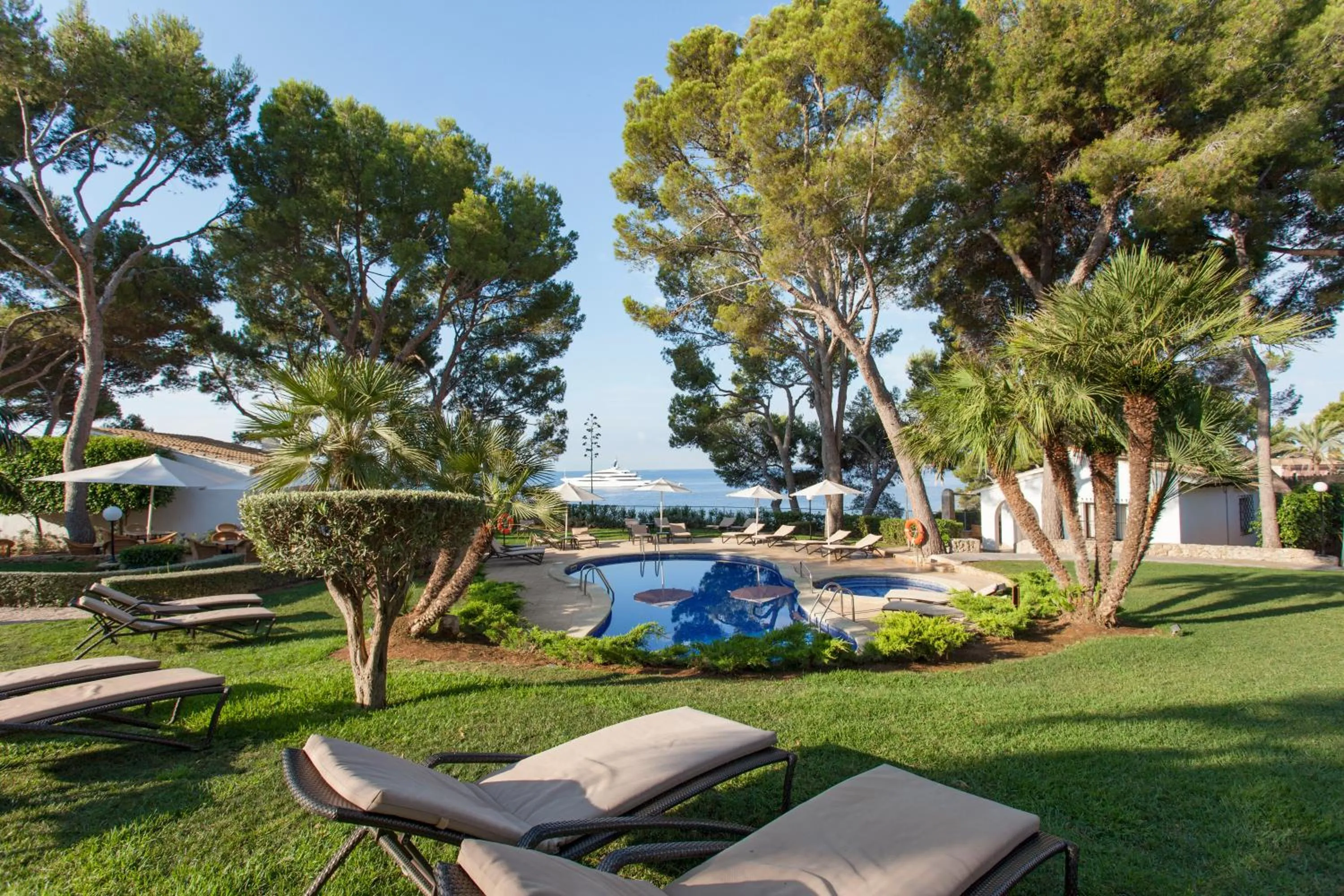 Swimming pool in Hotel Bendinat