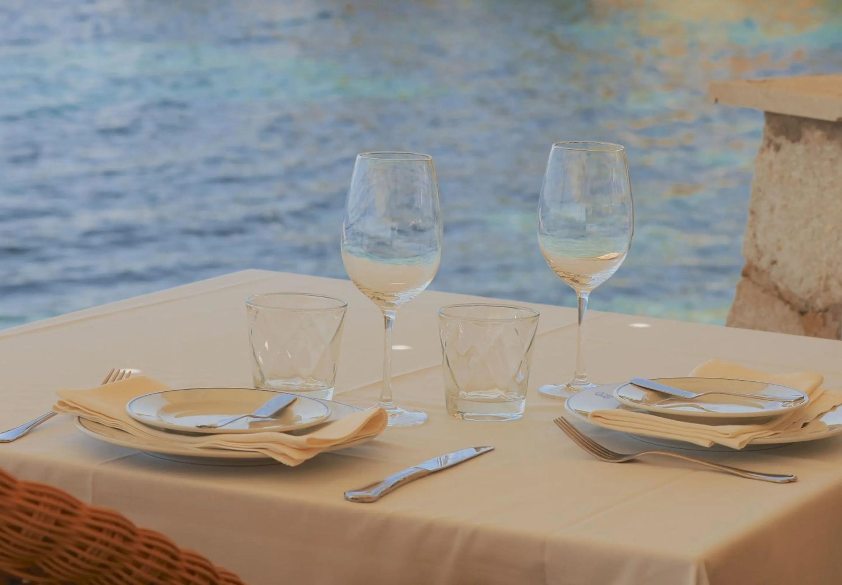 Restaurant/places to eat in Hotel Bendinat