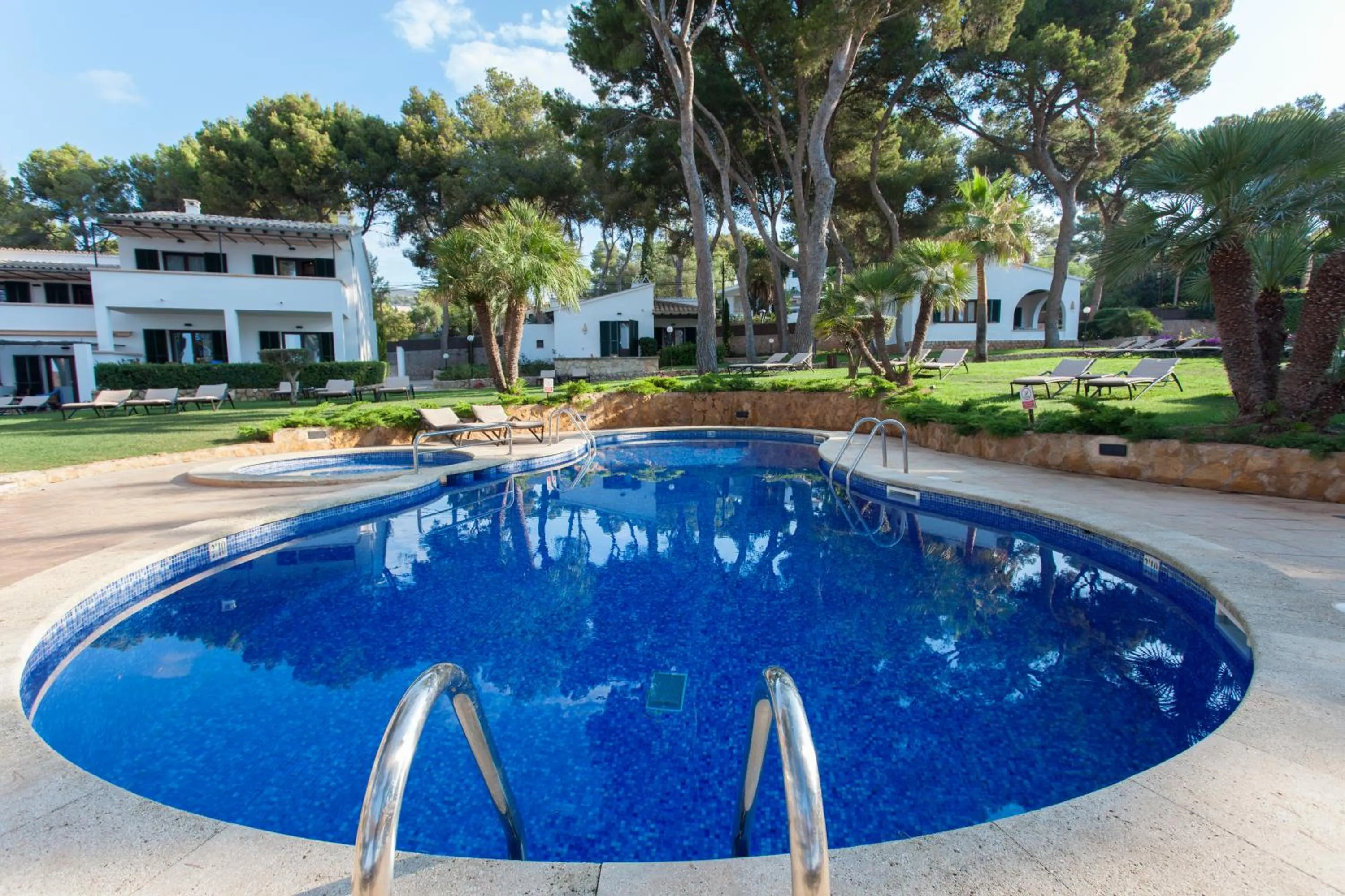 Swimming pool in Hotel Bendinat