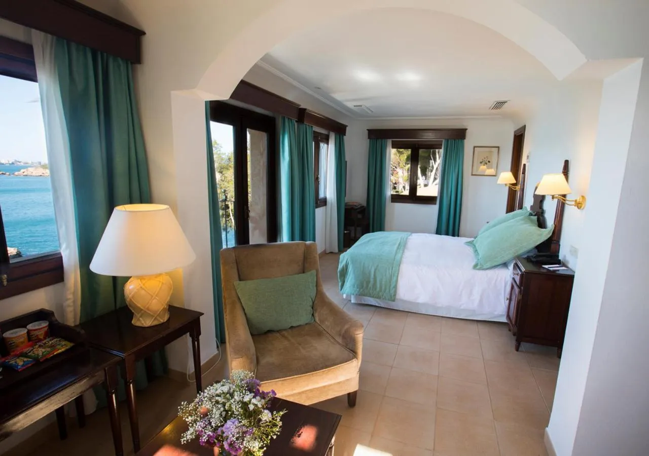 Photo of the whole room, Bed in Hotel Bendinat