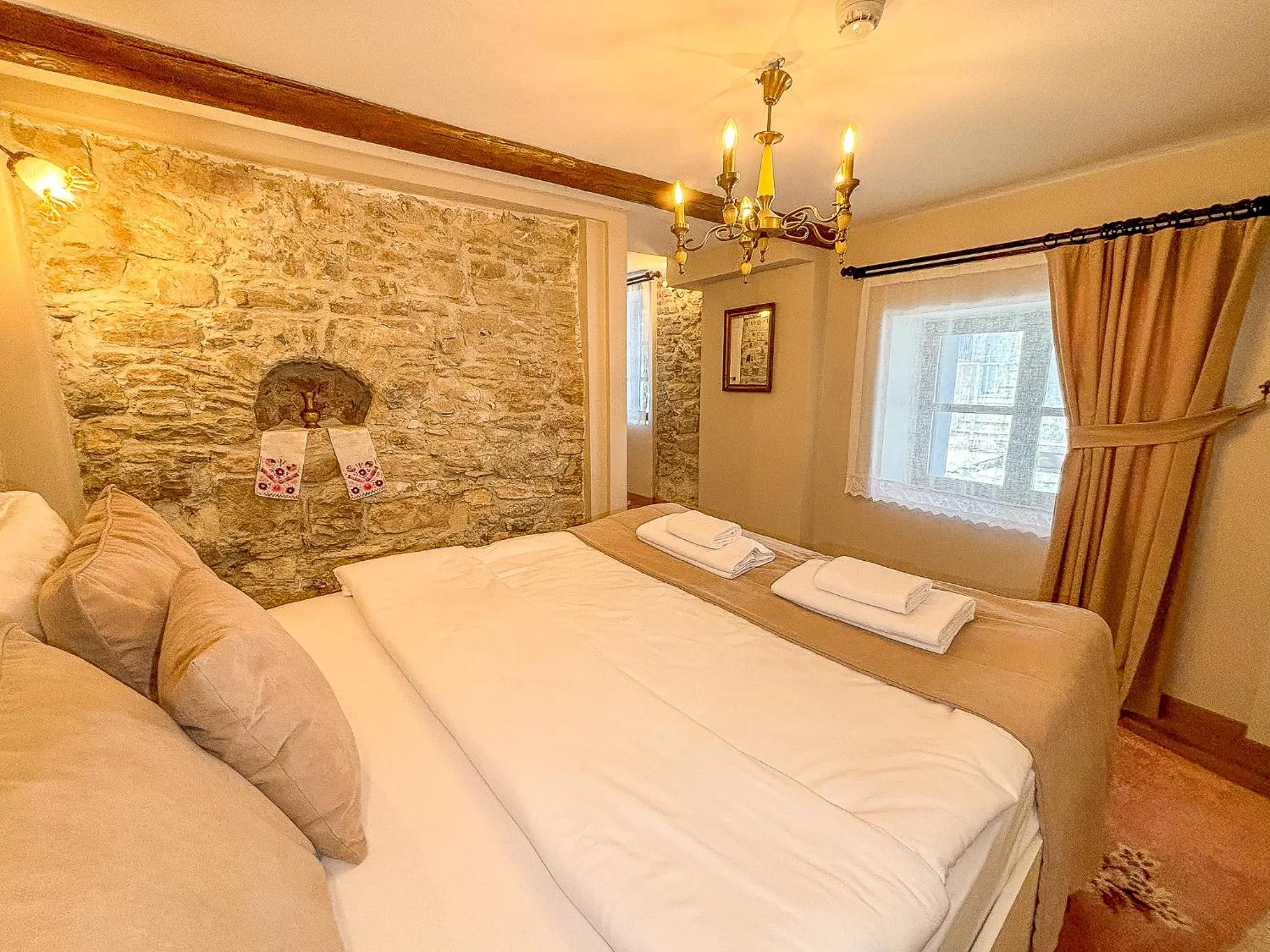 1870's Taş Konak Otel Üç Oda