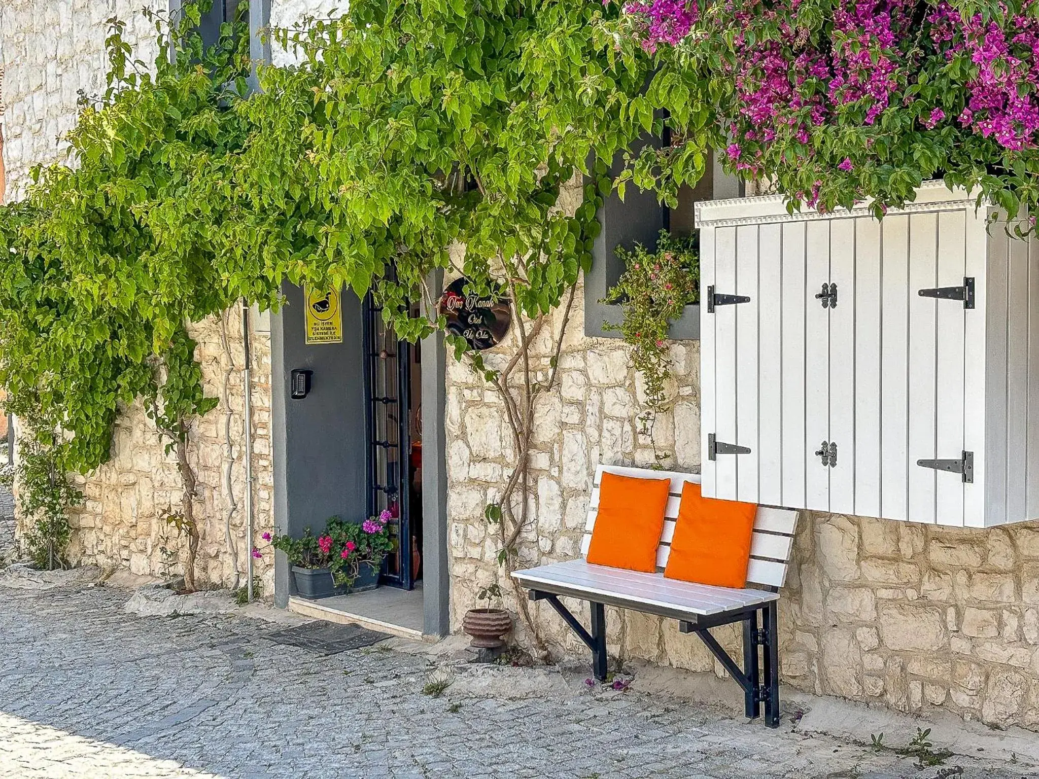 1870's Taş Konak Otel Üç Oda 1870's Taş Konak Otel Üç Oda