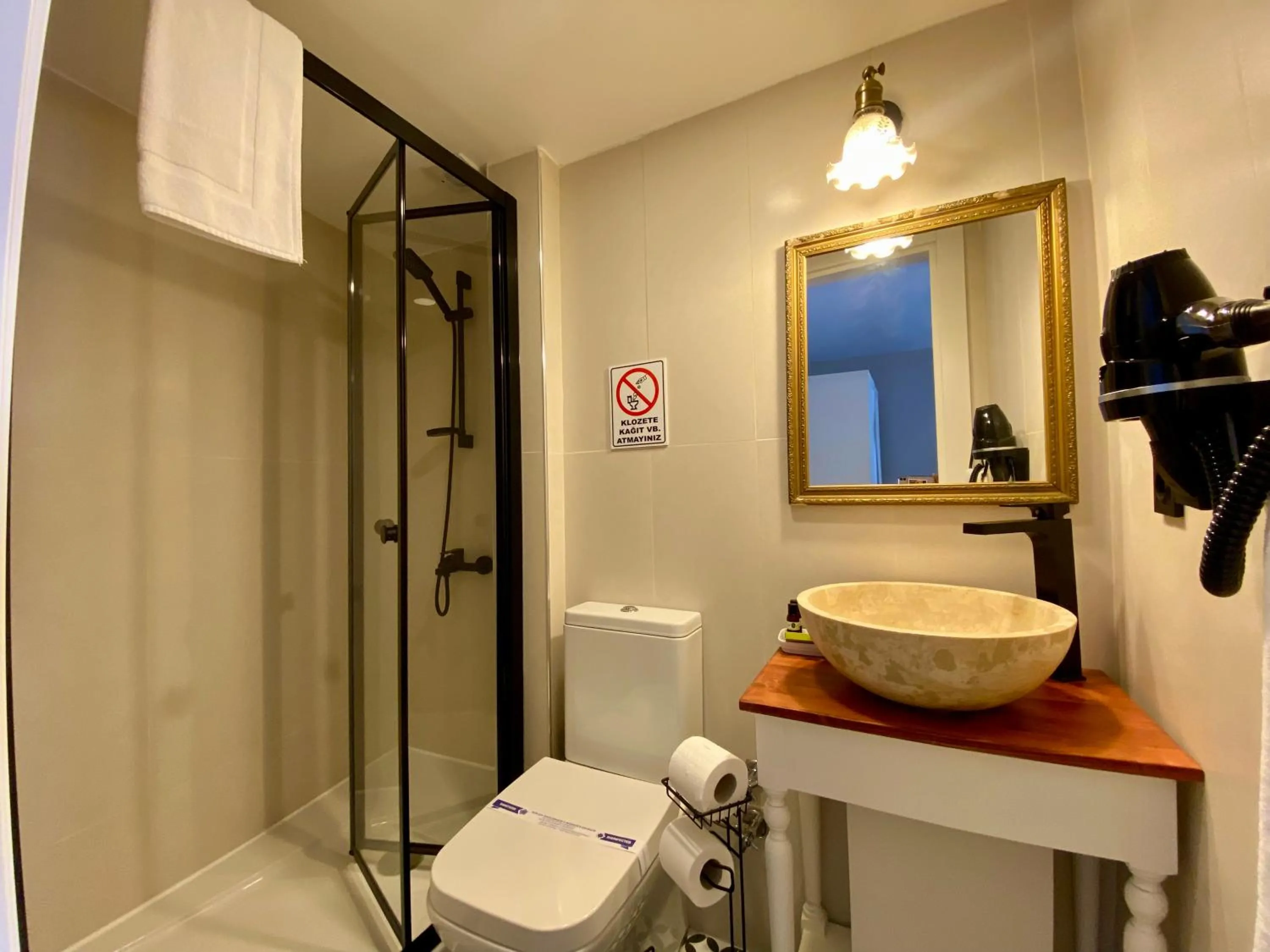 1870's Taş Konak Otel Üç Oda