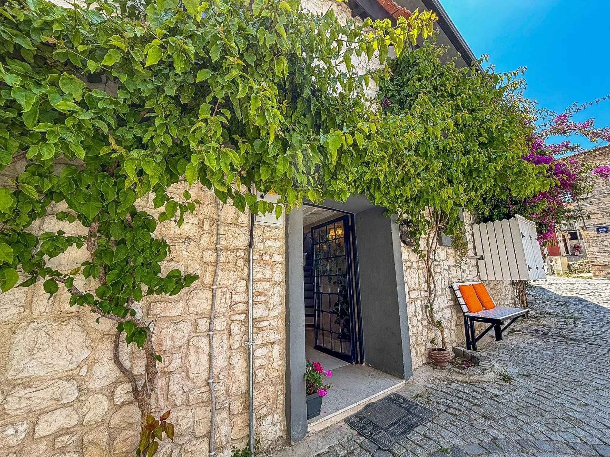 Property building in 1870's Taş Konak Otel Üç Oda