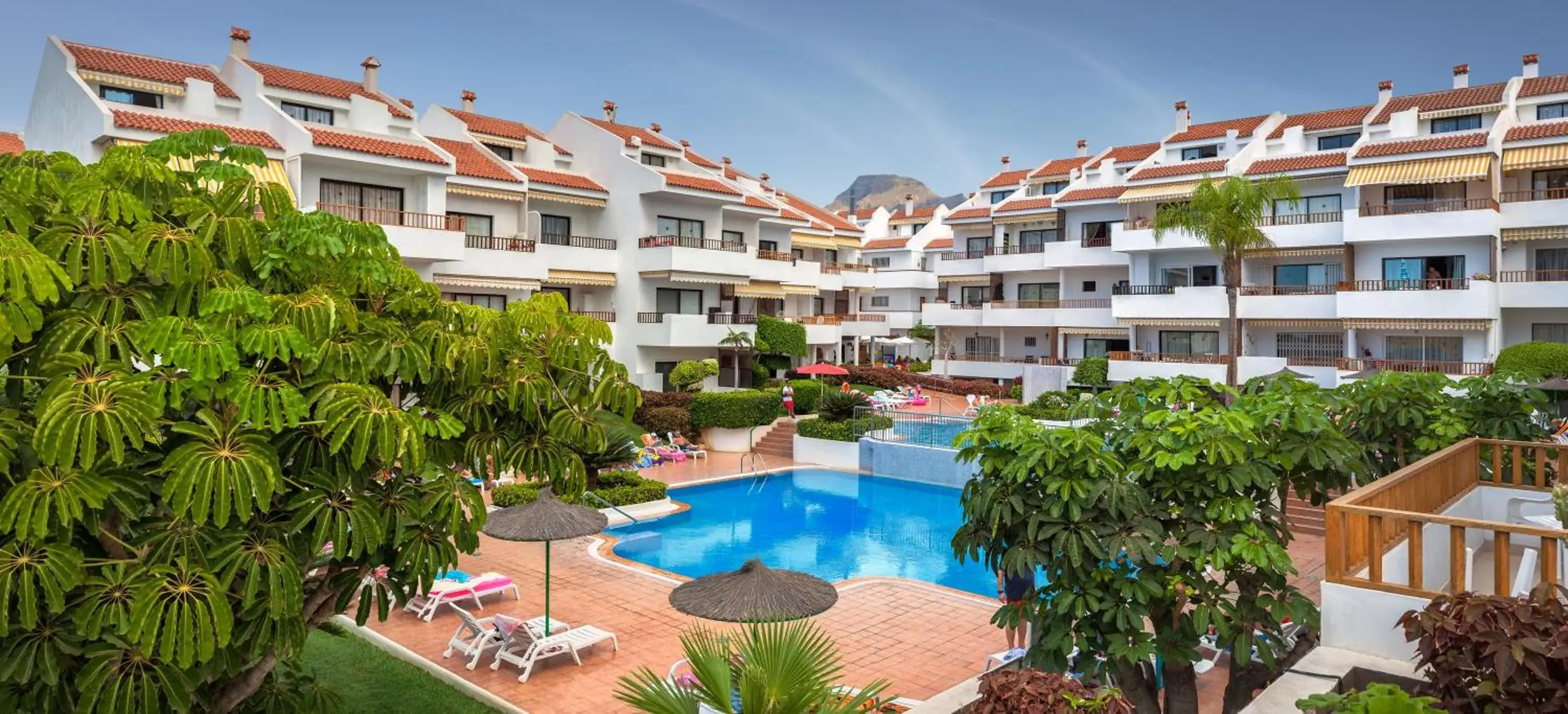 Property building in Apartamentos HG Cristian Sur Property building in Apartamentos HG Cristian Sur