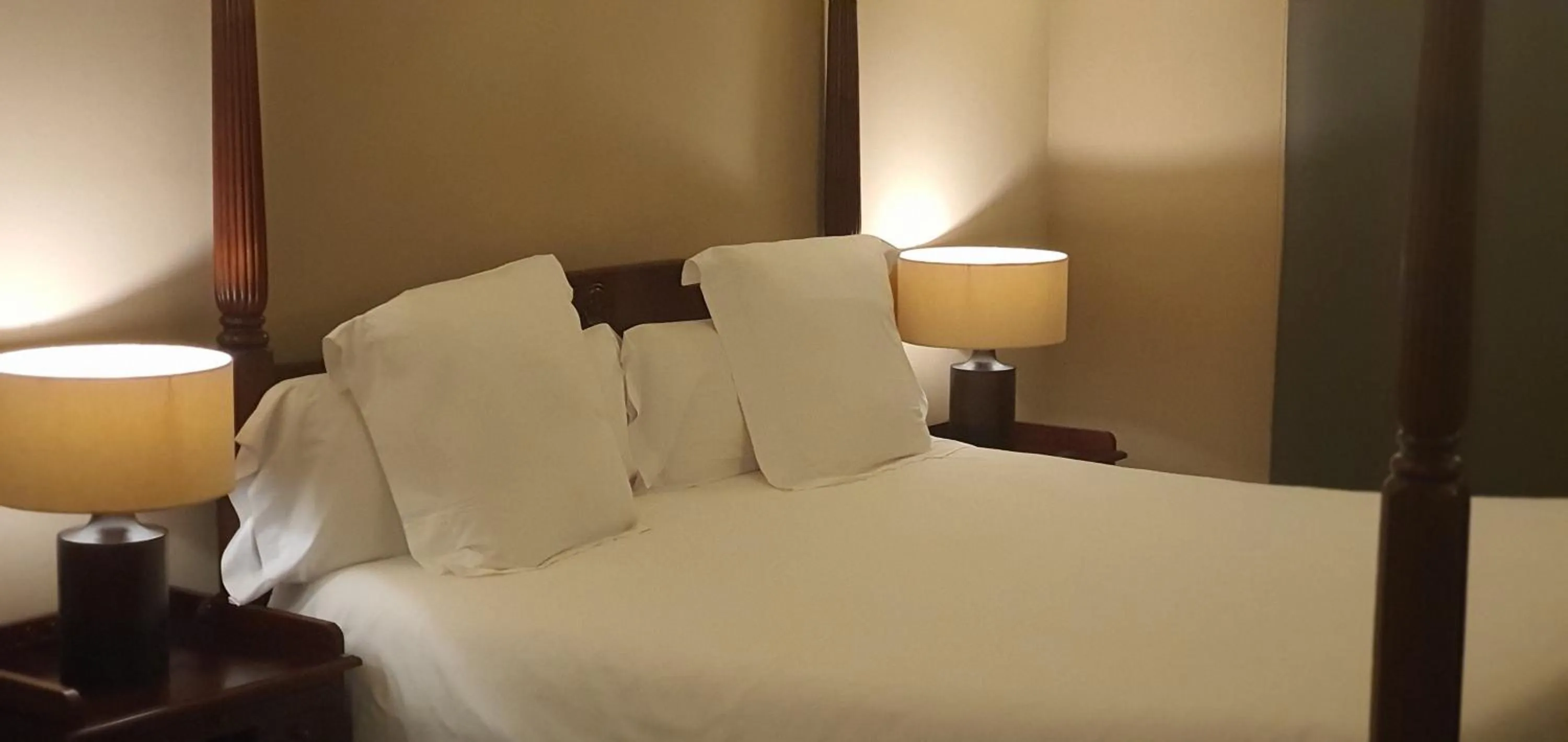 Bedroom, Bed in Hotel La Joyosa Guarda