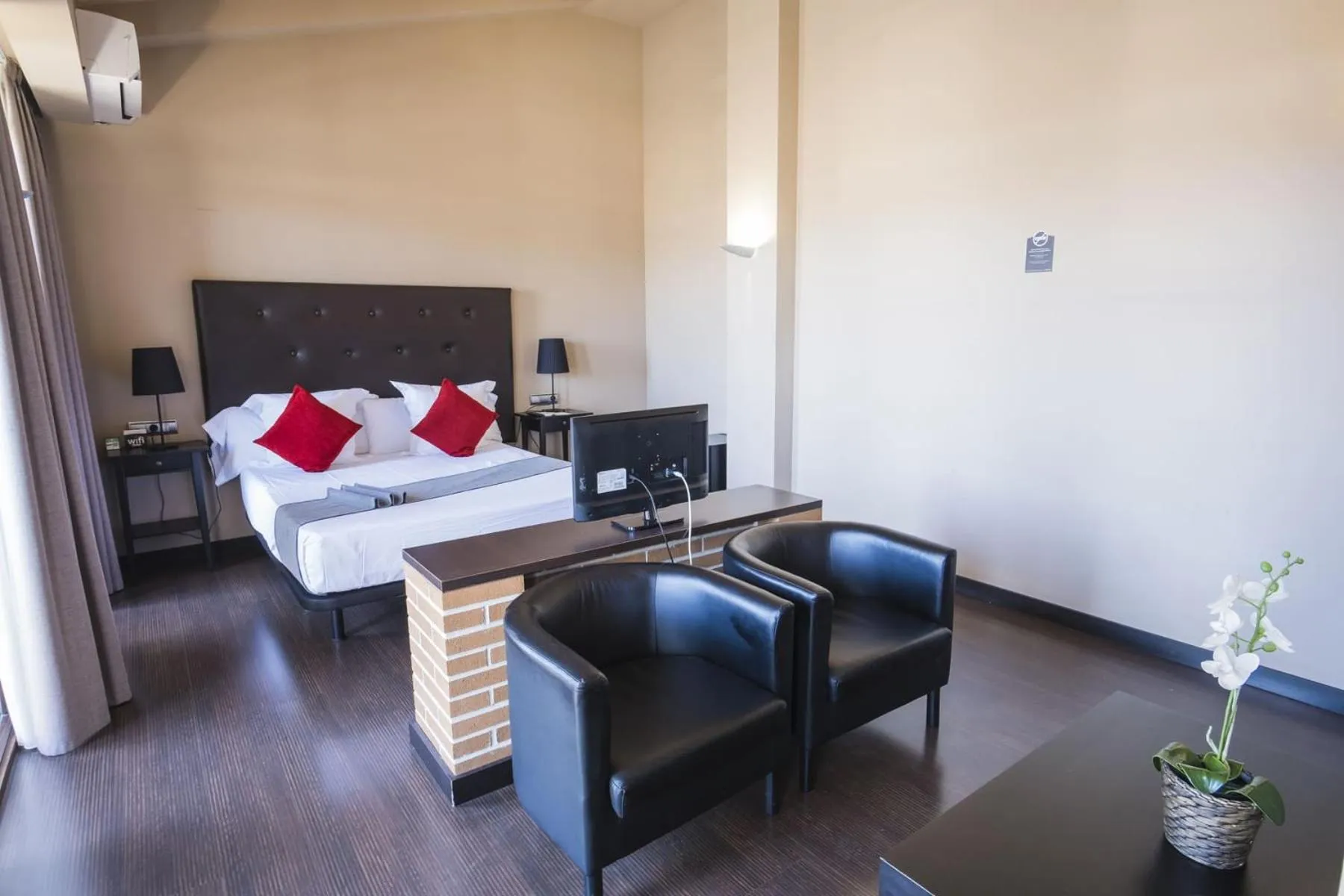 Photo of the whole room, Bed in Hotel Alda Castillo de Olite