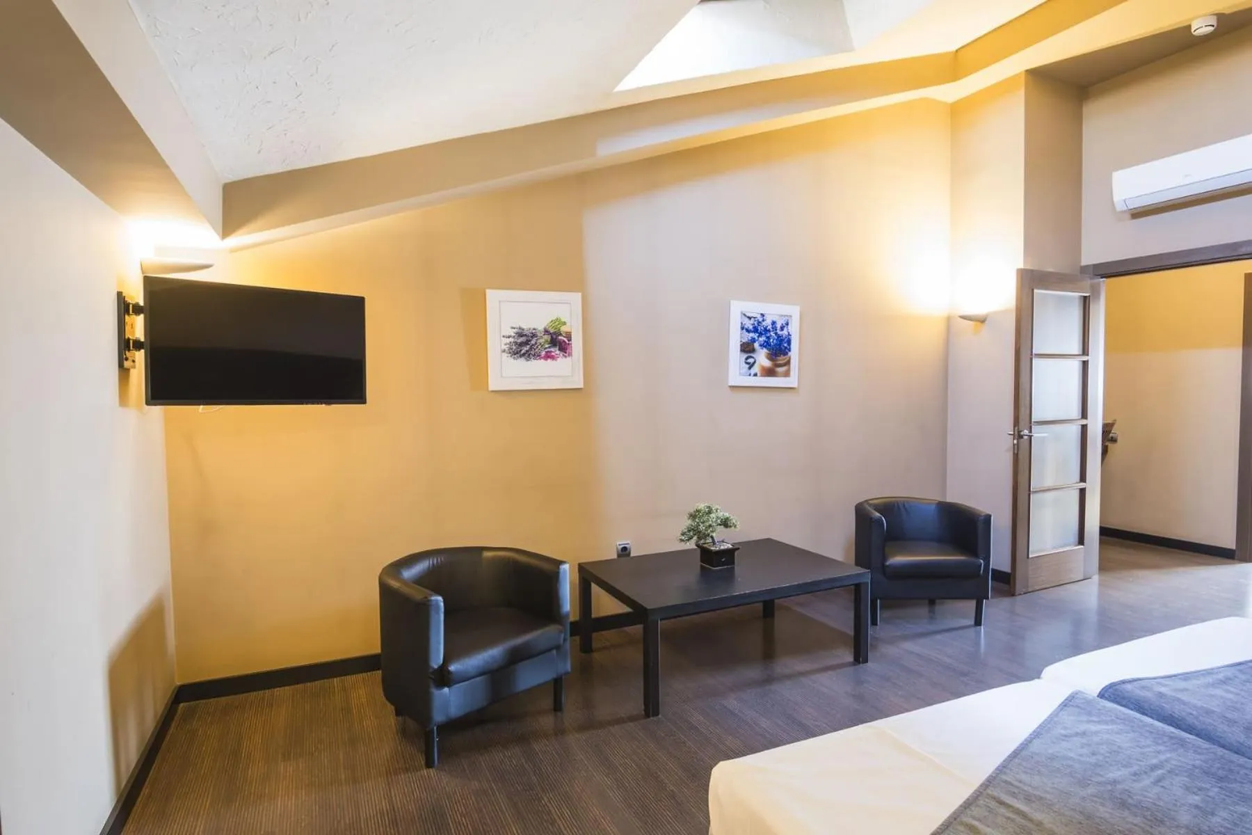 Photo of the whole room, Bed in Hotel Alda Castillo de Olite