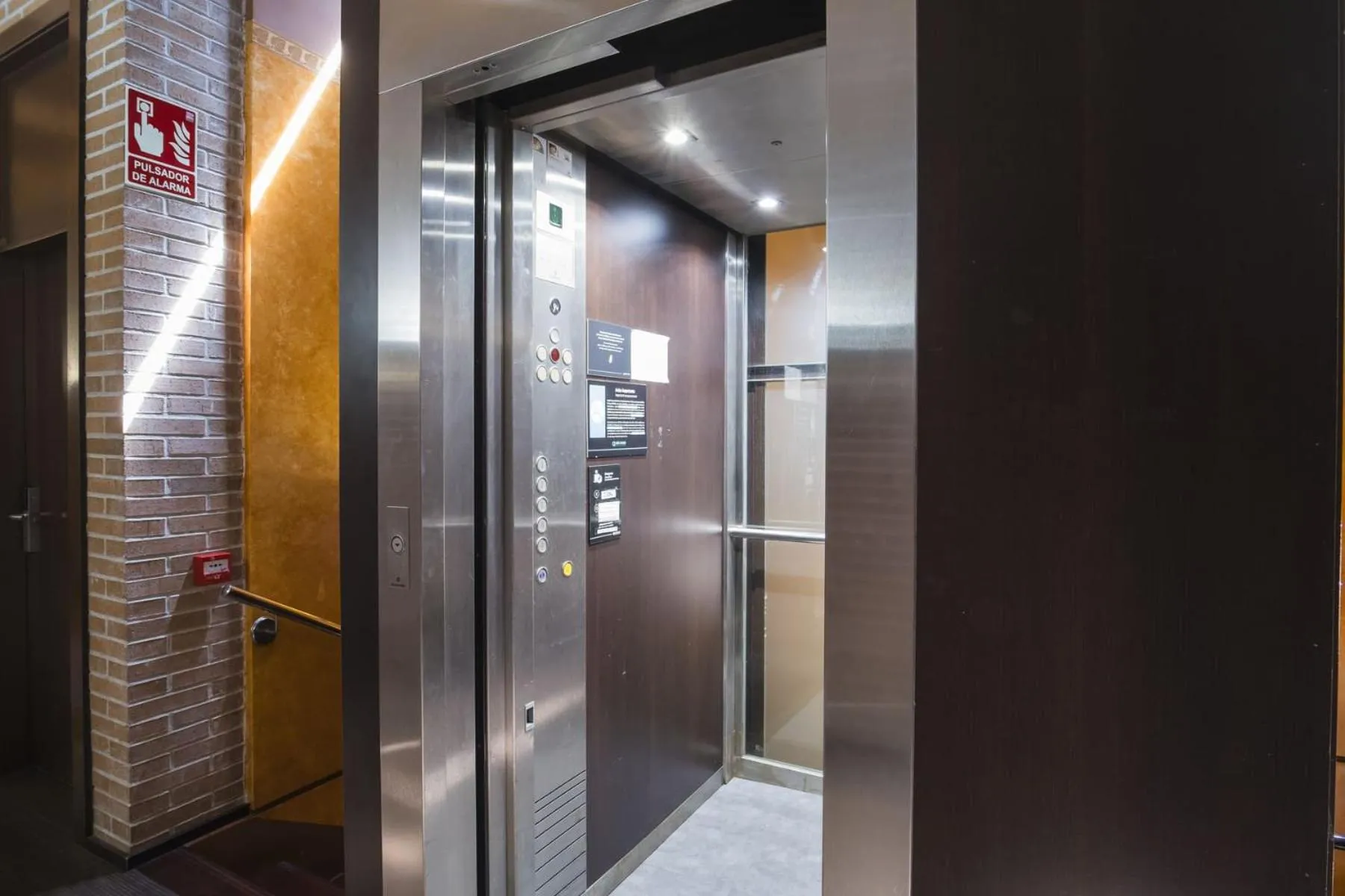 elevator in Hotel Alda Castillo de Olite