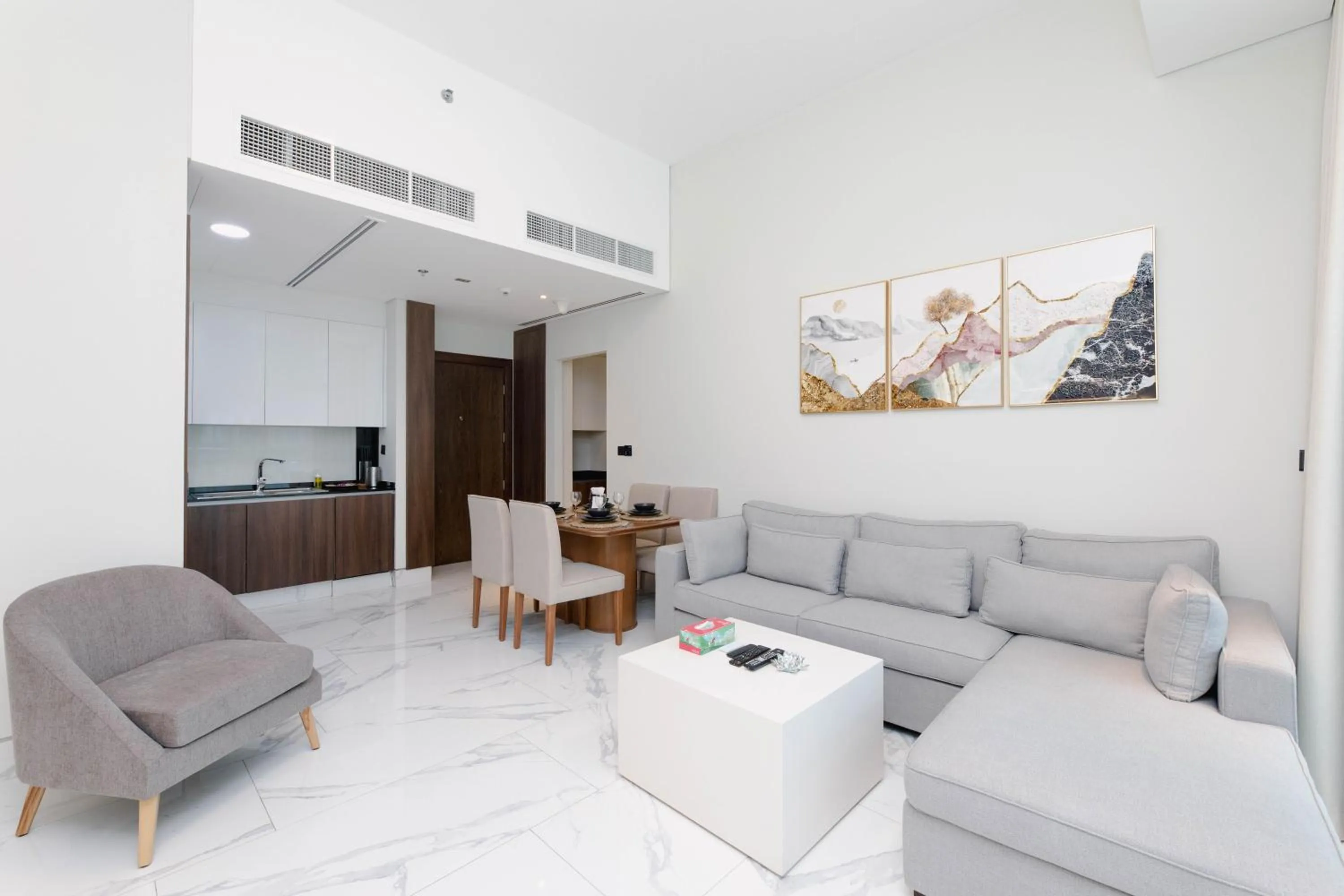 Kitchen or kitchenette in SIMPLY COMFORT in J ONE Tower