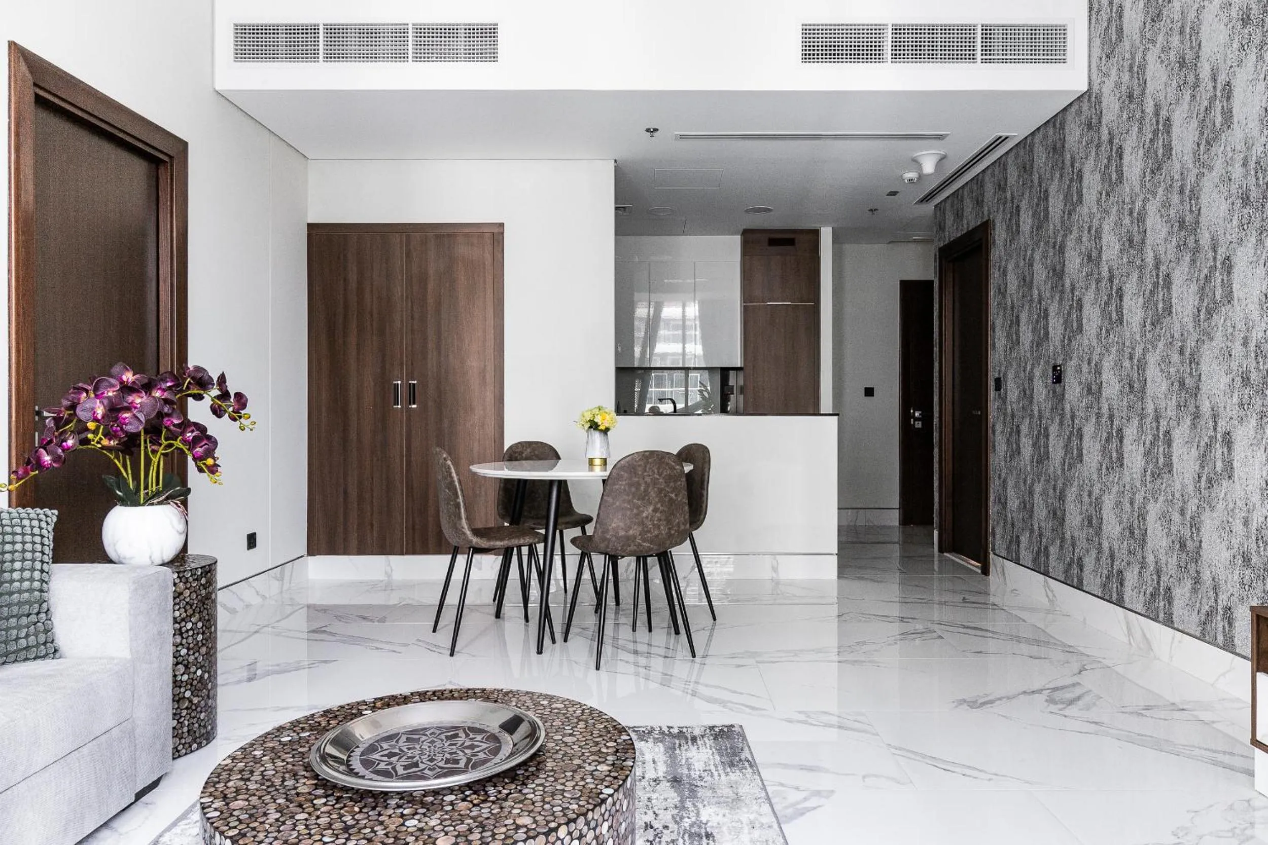 Kitchen or kitchenette in SIMPLY COMFORT in J ONE Tower