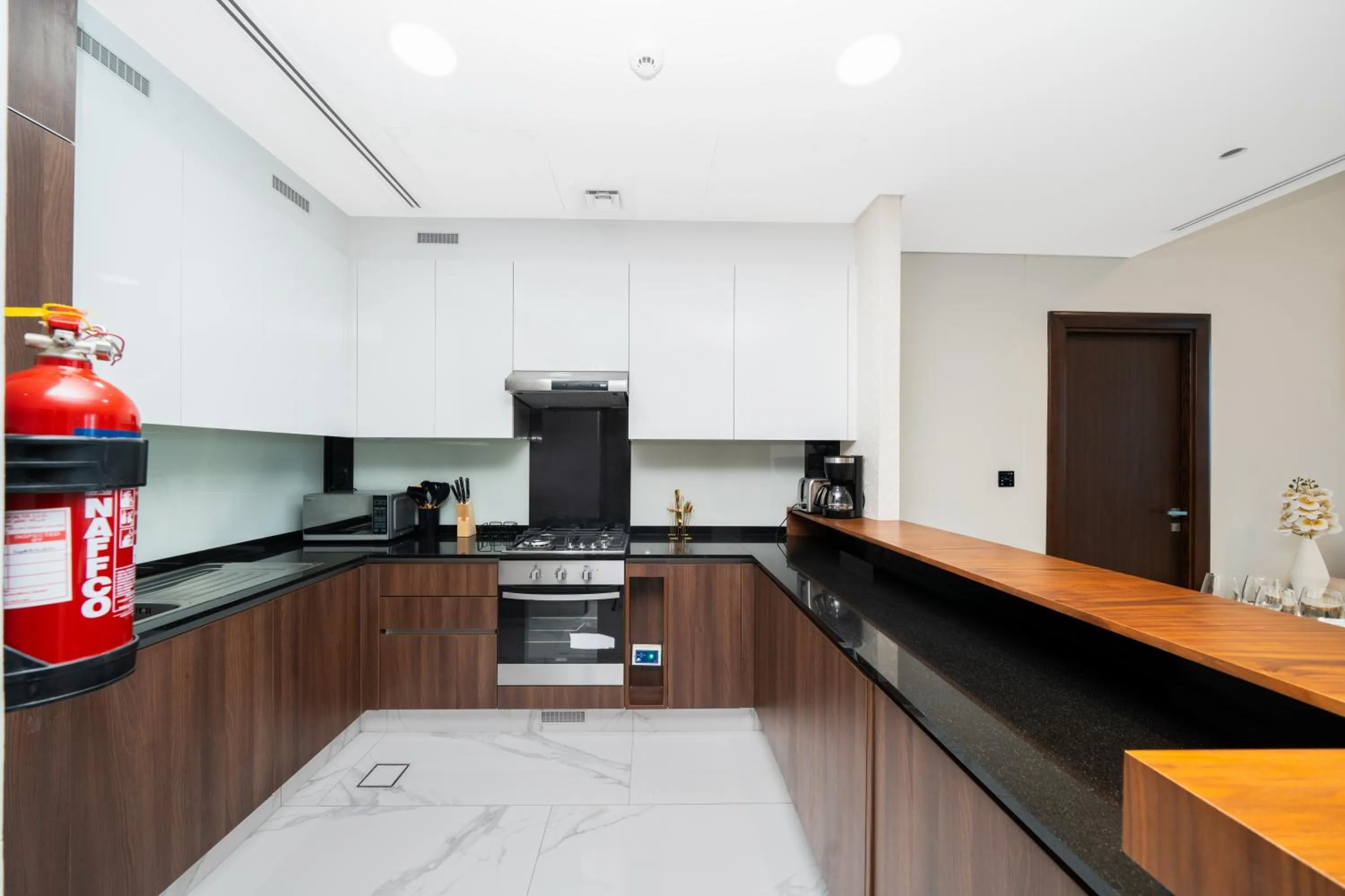 Coffee/tea facilities in SIMPLY COMFORT in J ONE Tower