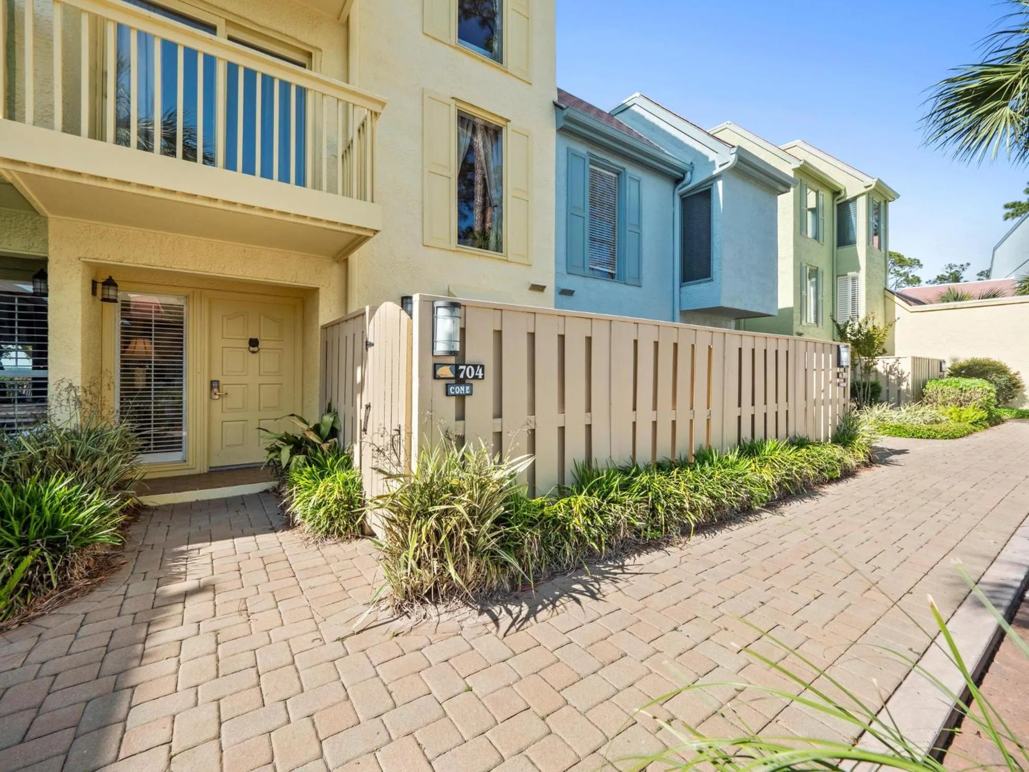 Schooner Court 704