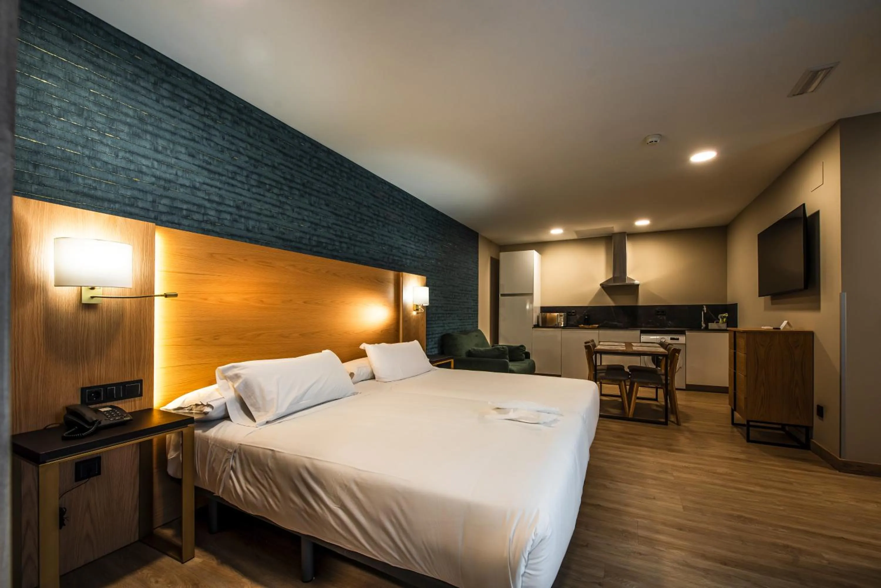 Photo of the whole room, Bed in Hotel Zentral Mayoral