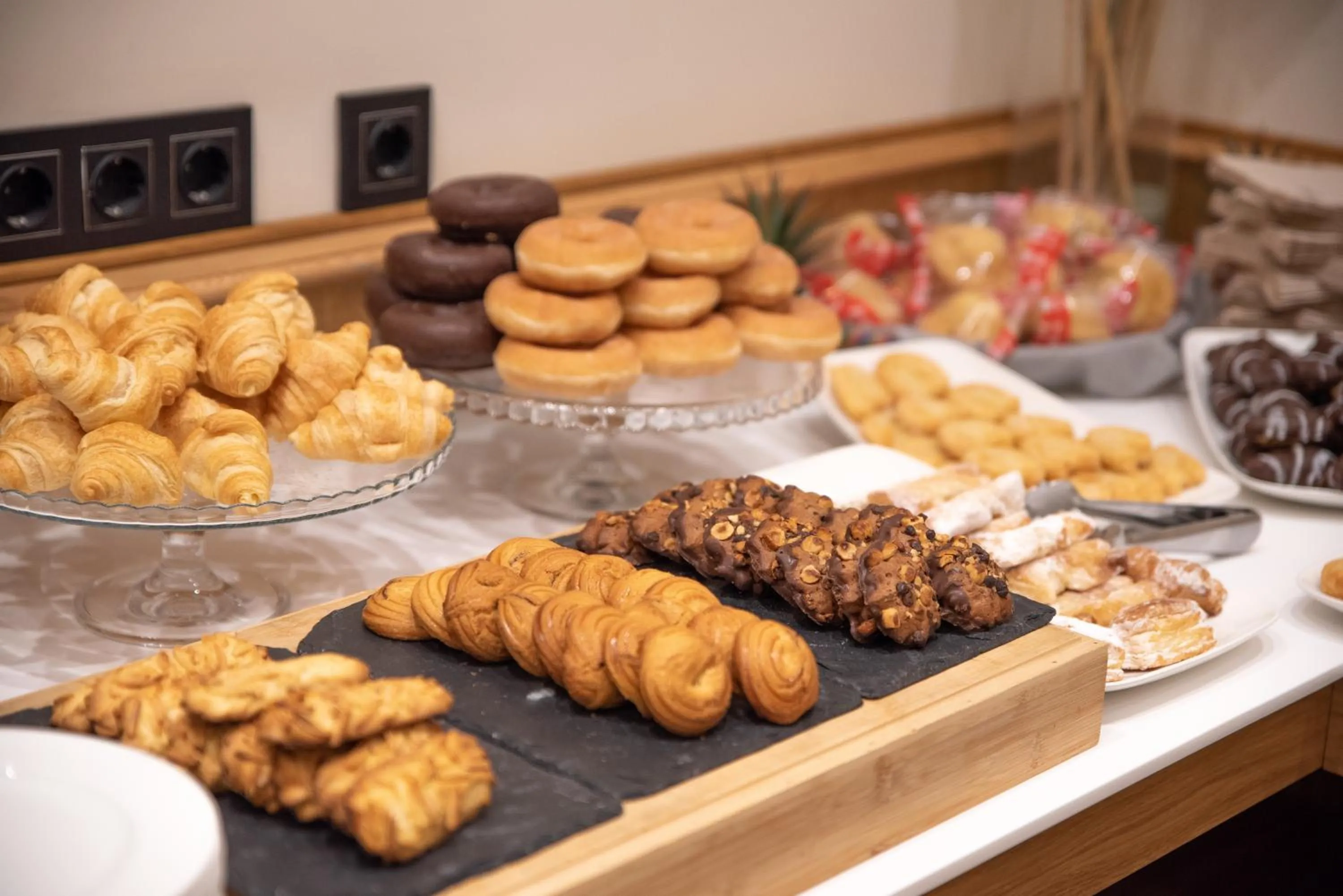 Buffet breakfast in Hotel Zentral Mayoral