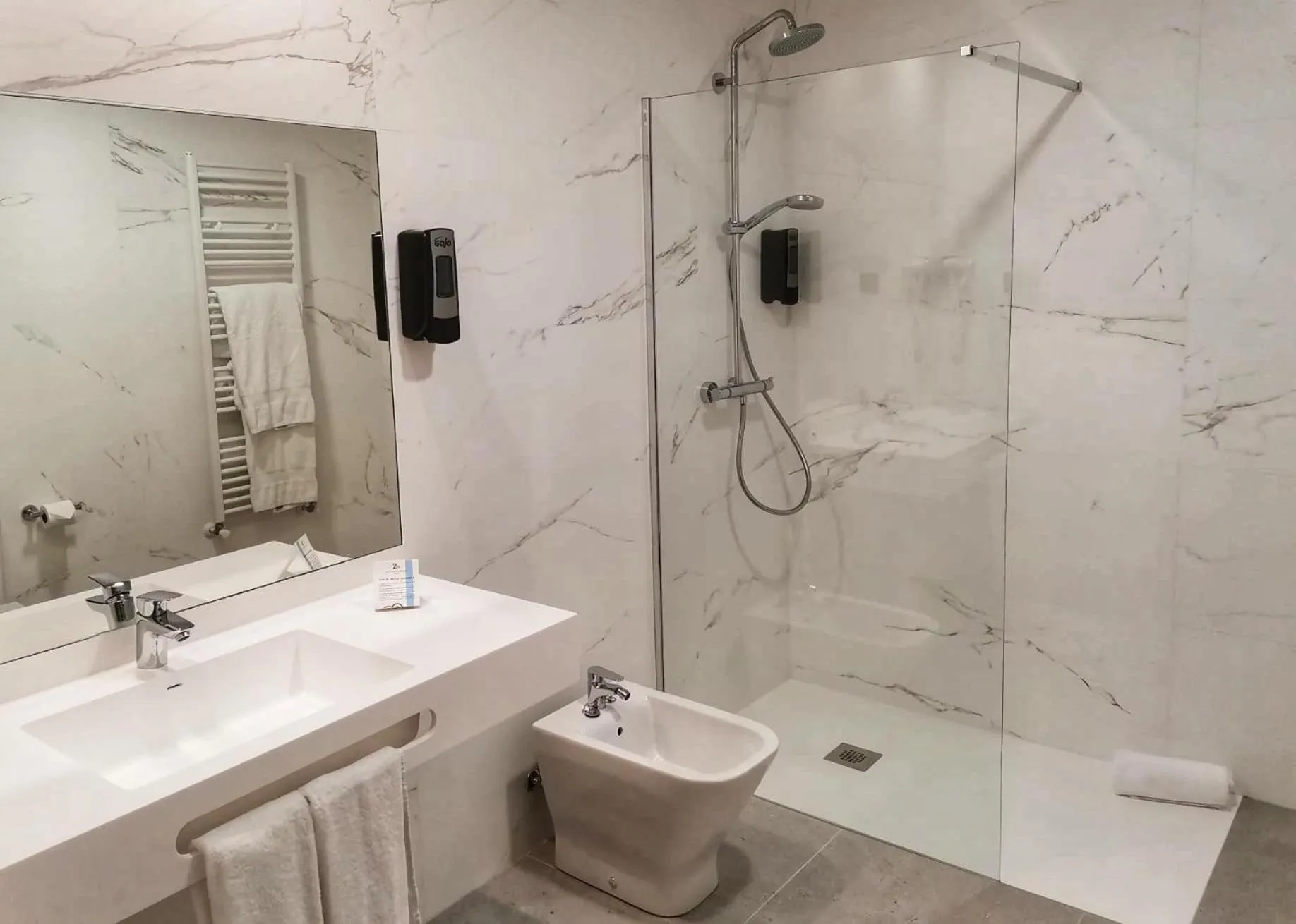 Shower in Hotel Zentral Mayoral