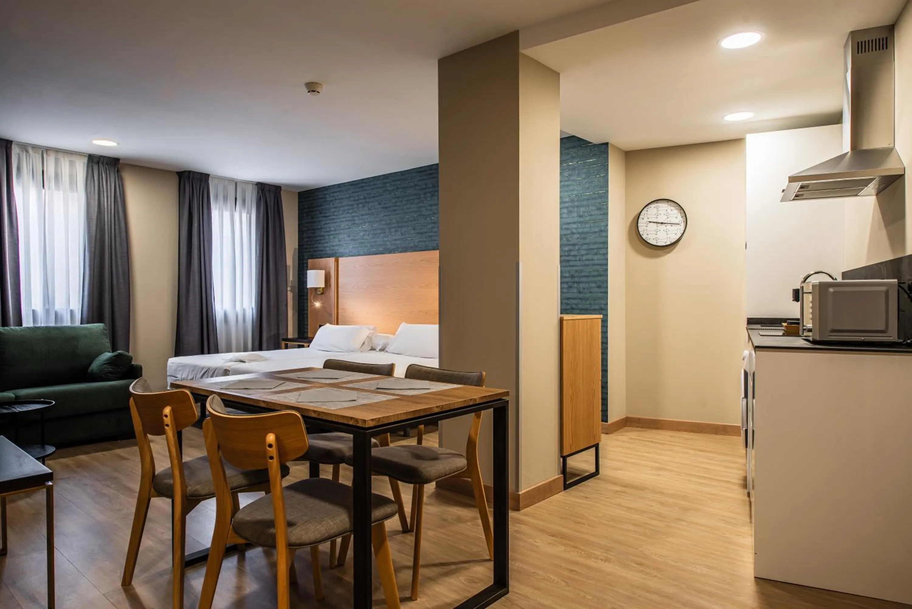 Photo of the whole room, Bed in Hotel Zentral Mayoral