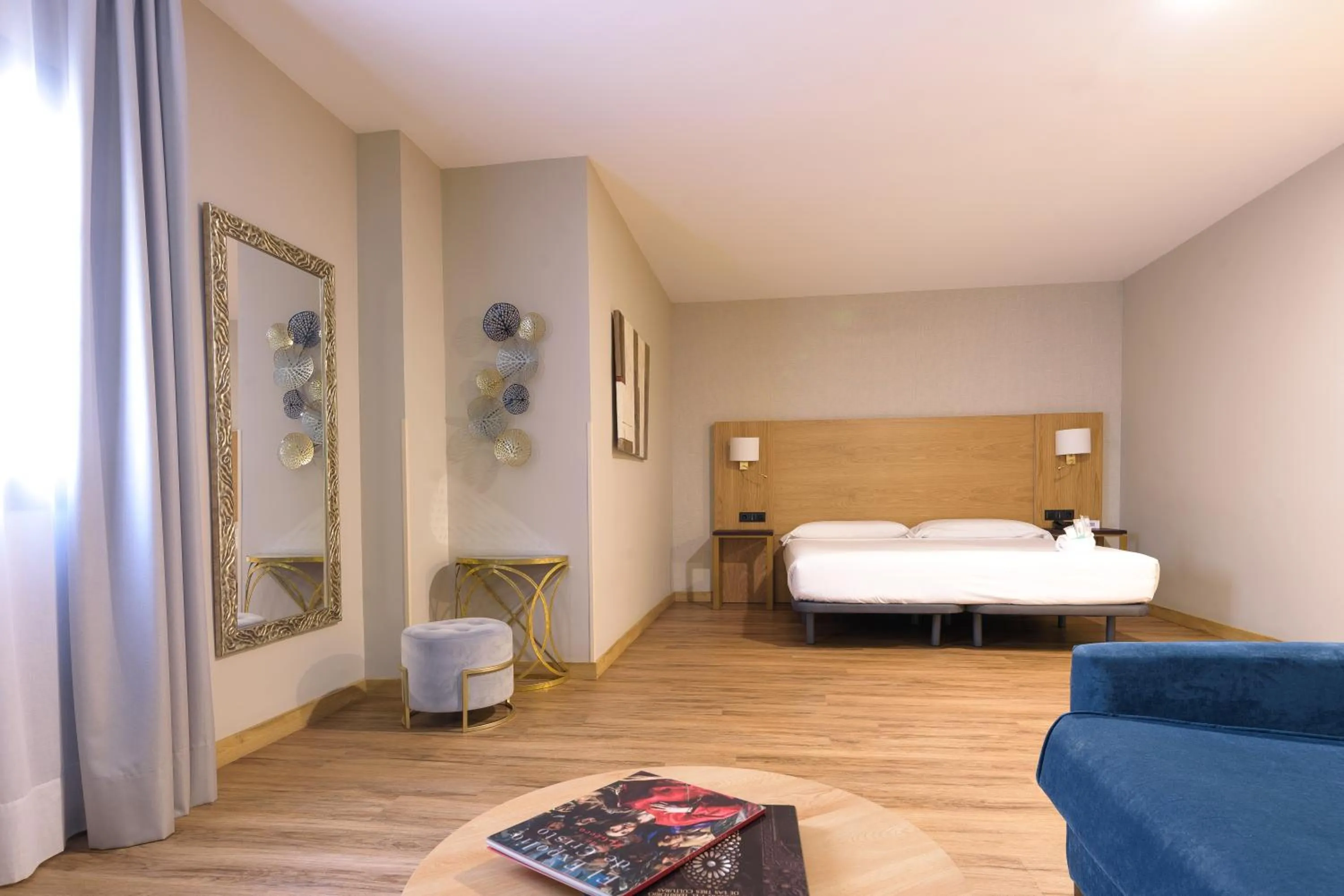 Bedroom, Bed in Hotel Zentral Mayoral