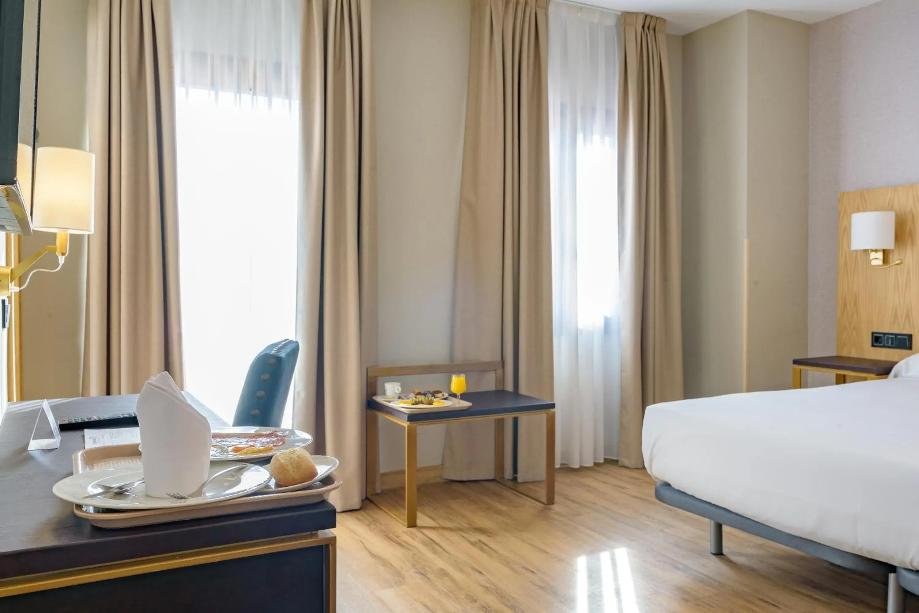 Breakfast, Bed in Hotel Zentral Mayoral Breakfast, Bed in Hotel Zentral Mayoral