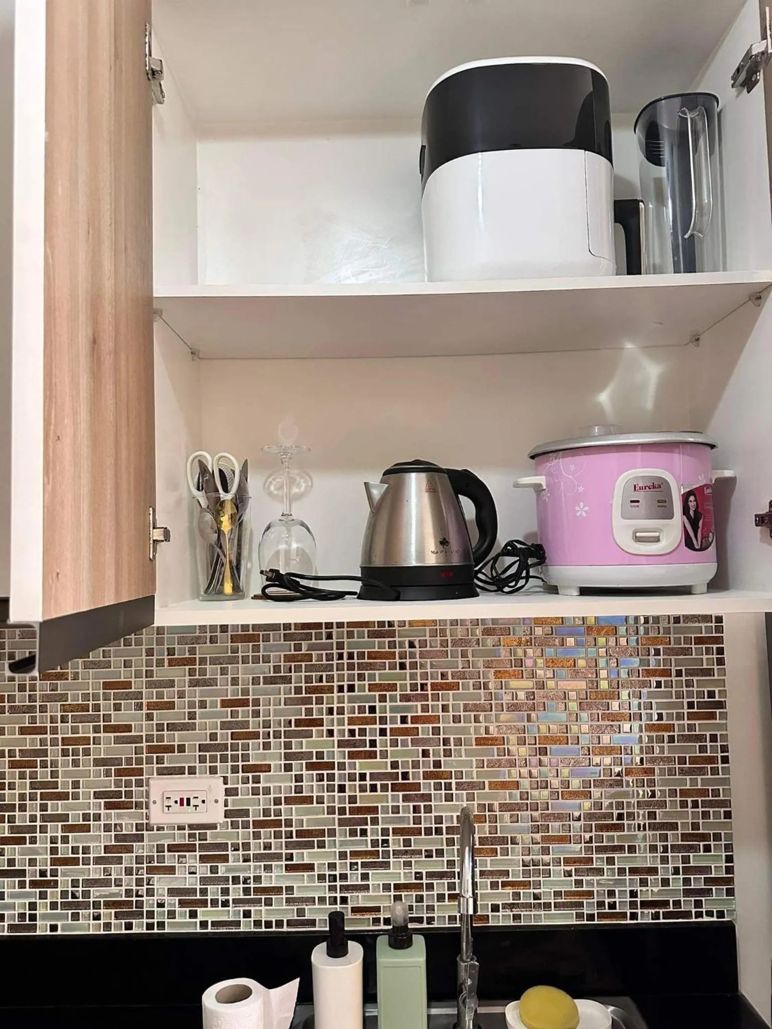 Deluxe Suites Razelles 2 at Shore 2 Residences Tower 1