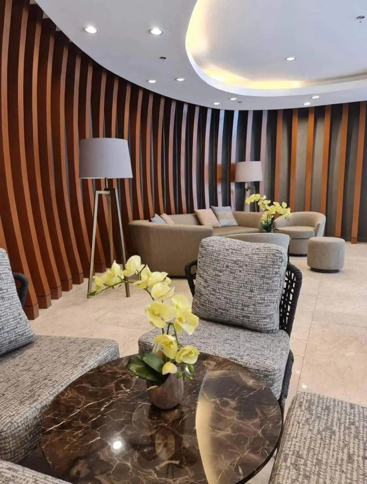 Deluxe Suites Razelles 2 at Shore 2 Residences Tower 1