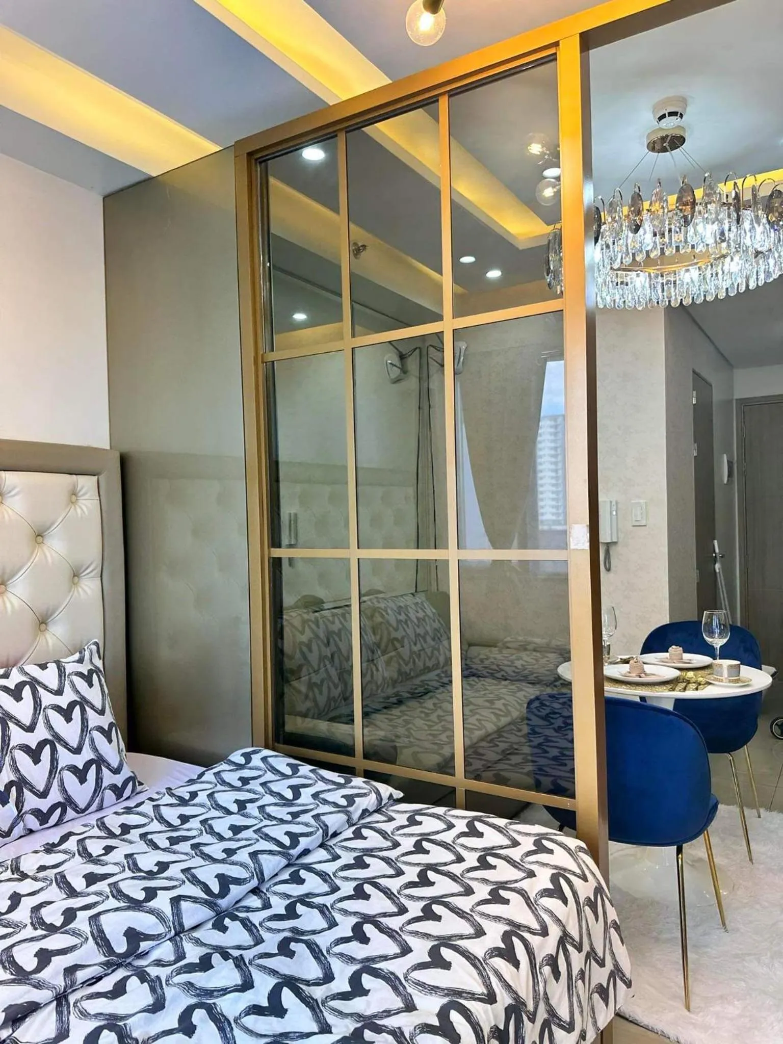 Bed in Deluxe Suites Razelles 2 at Shore 2 Residences Tower 1