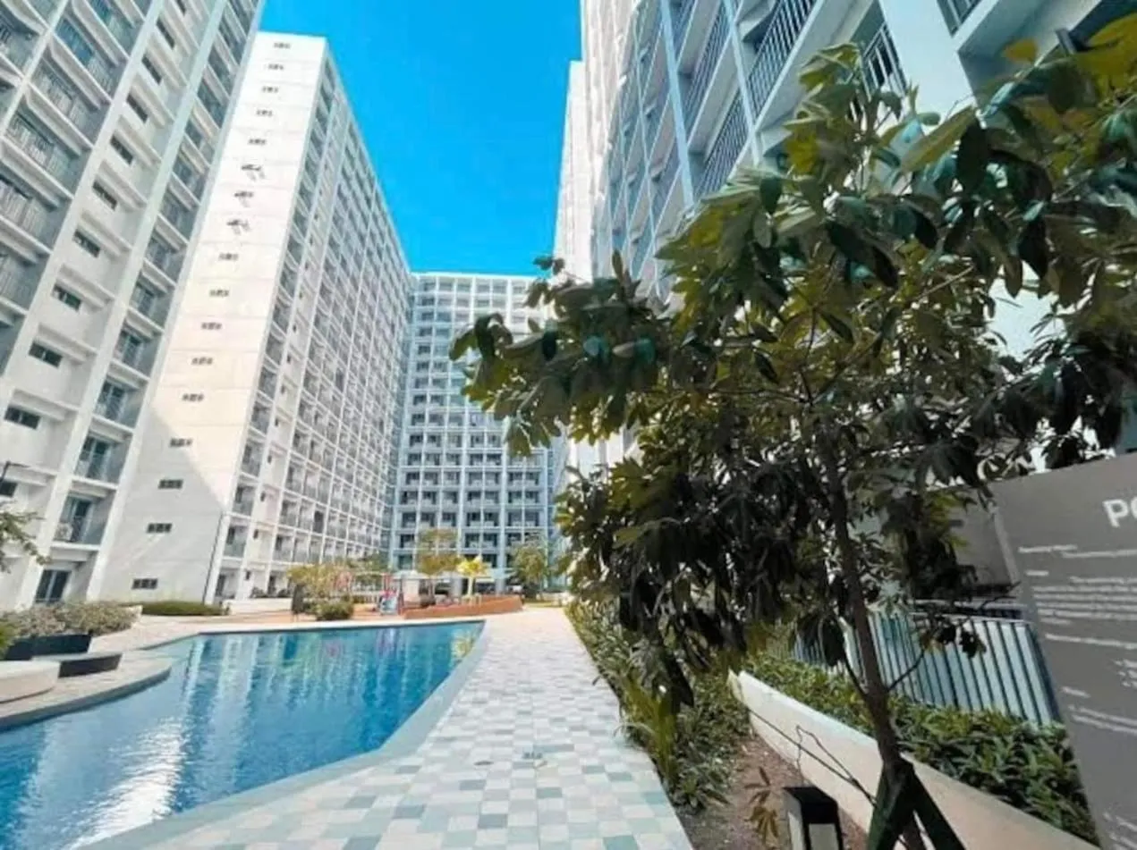 Deluxe Suites Razelles 2 at Shore 2 Residences Tower 1