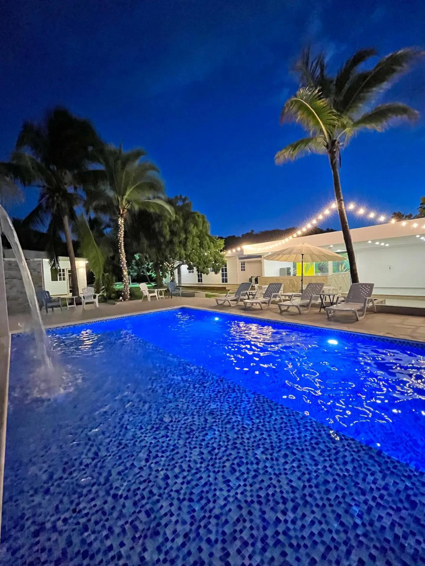 Swimming pool in Zaba Beach House