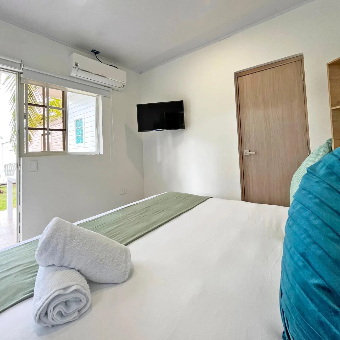 Photo of the whole room, Bed in Zaba Beach House