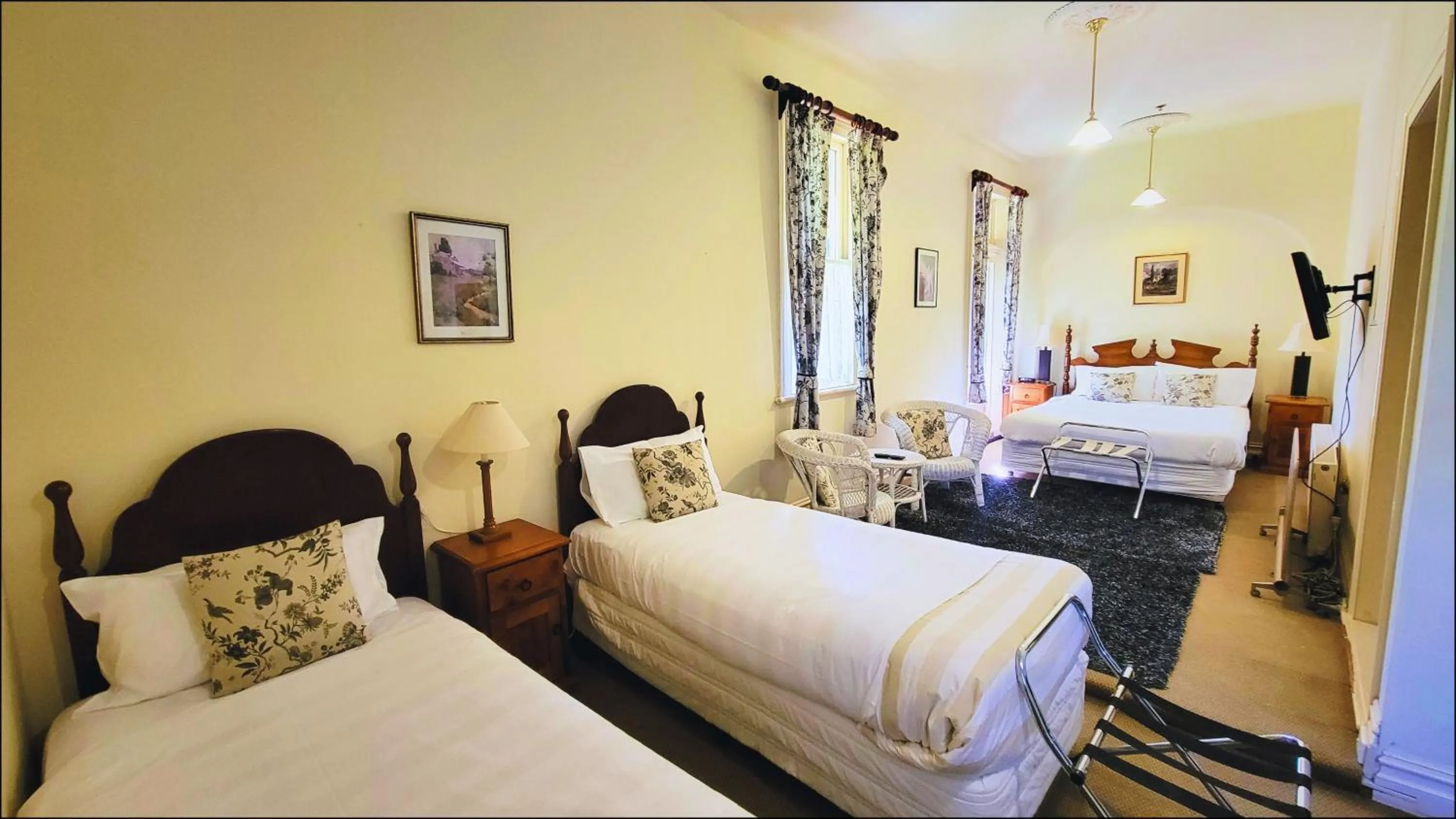 Photo of the whole room, Bed in Leura House