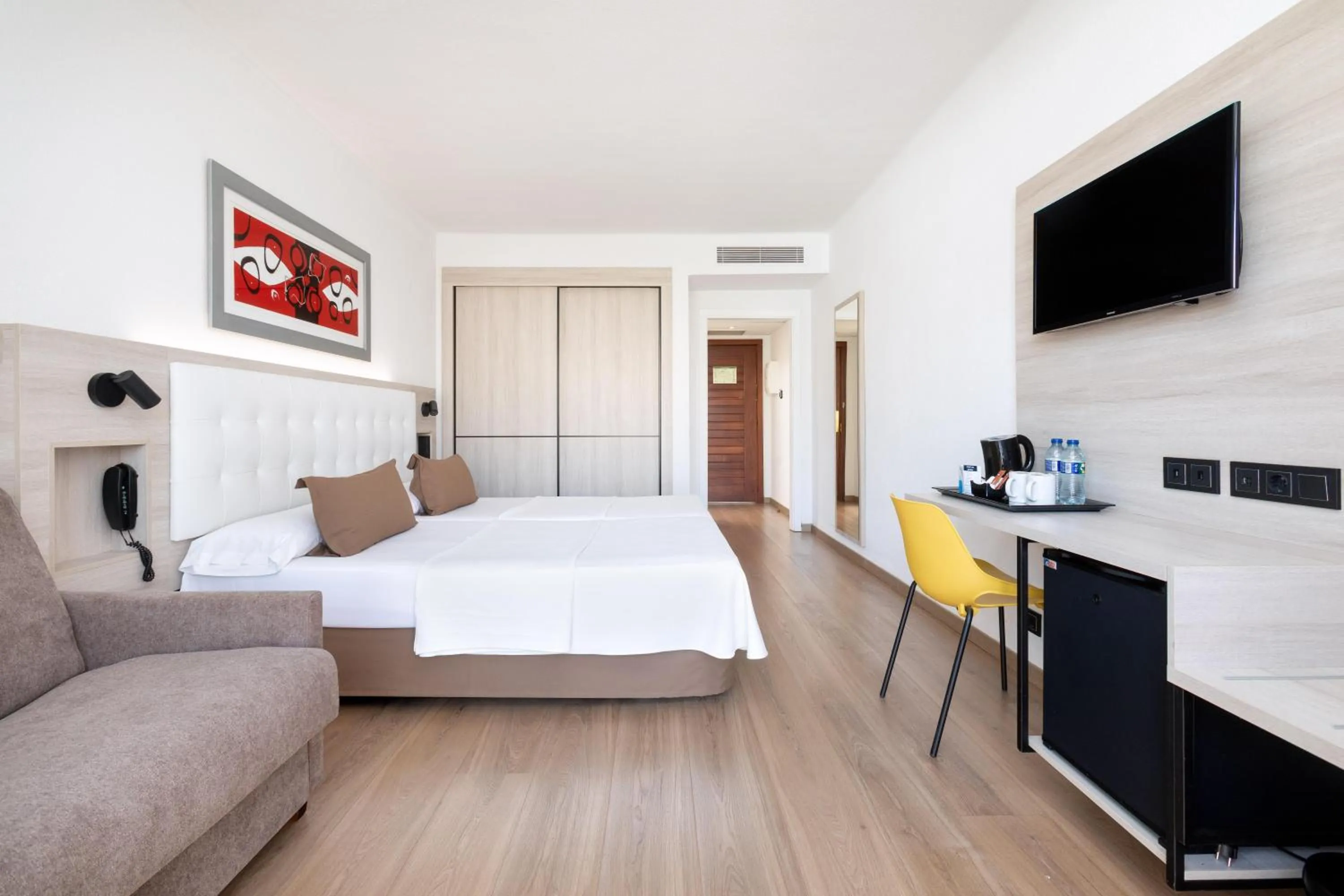 Photo of the whole room, Bed in Alexandre Gala