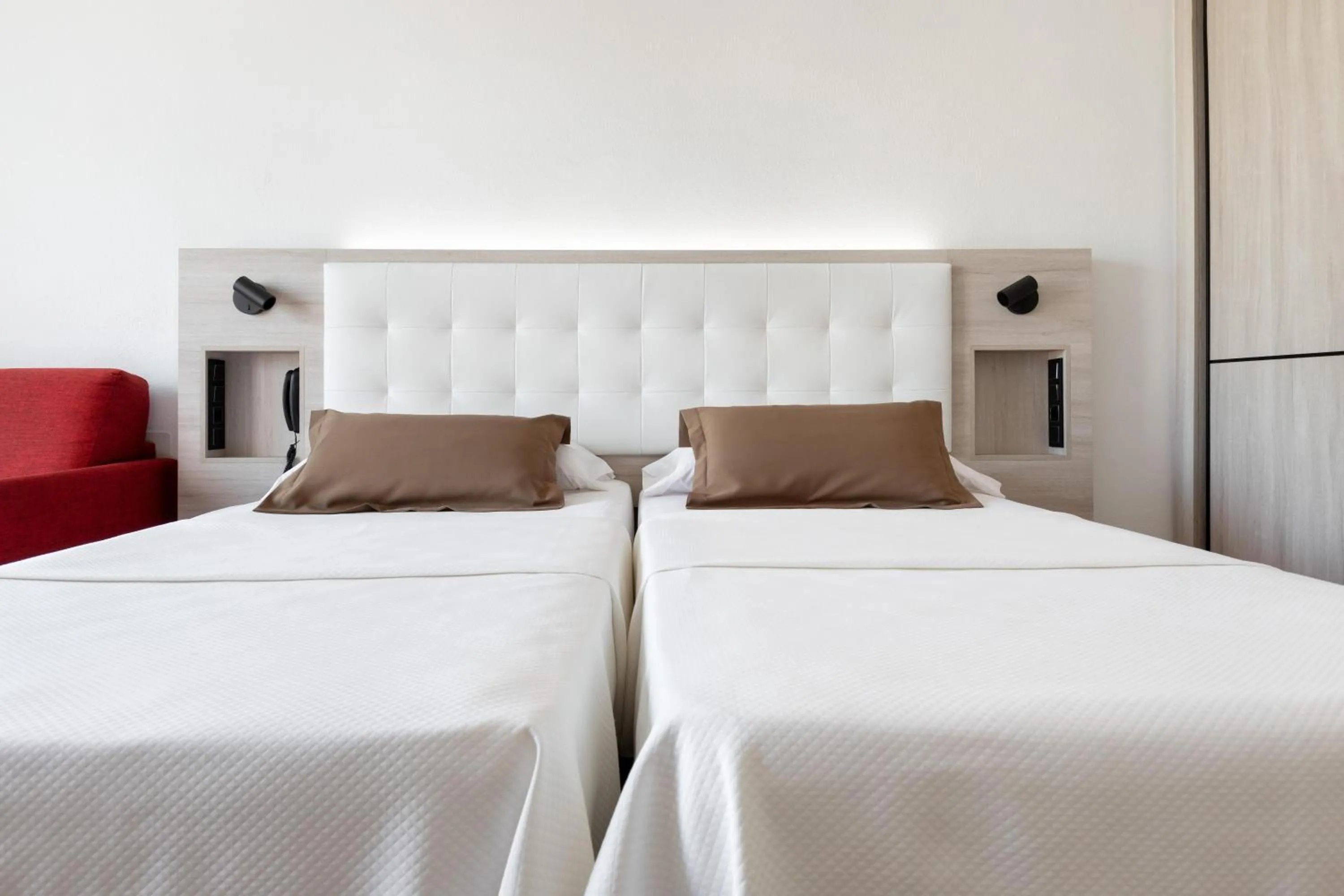 Photo of the whole room, Bed in Alexandre Gala