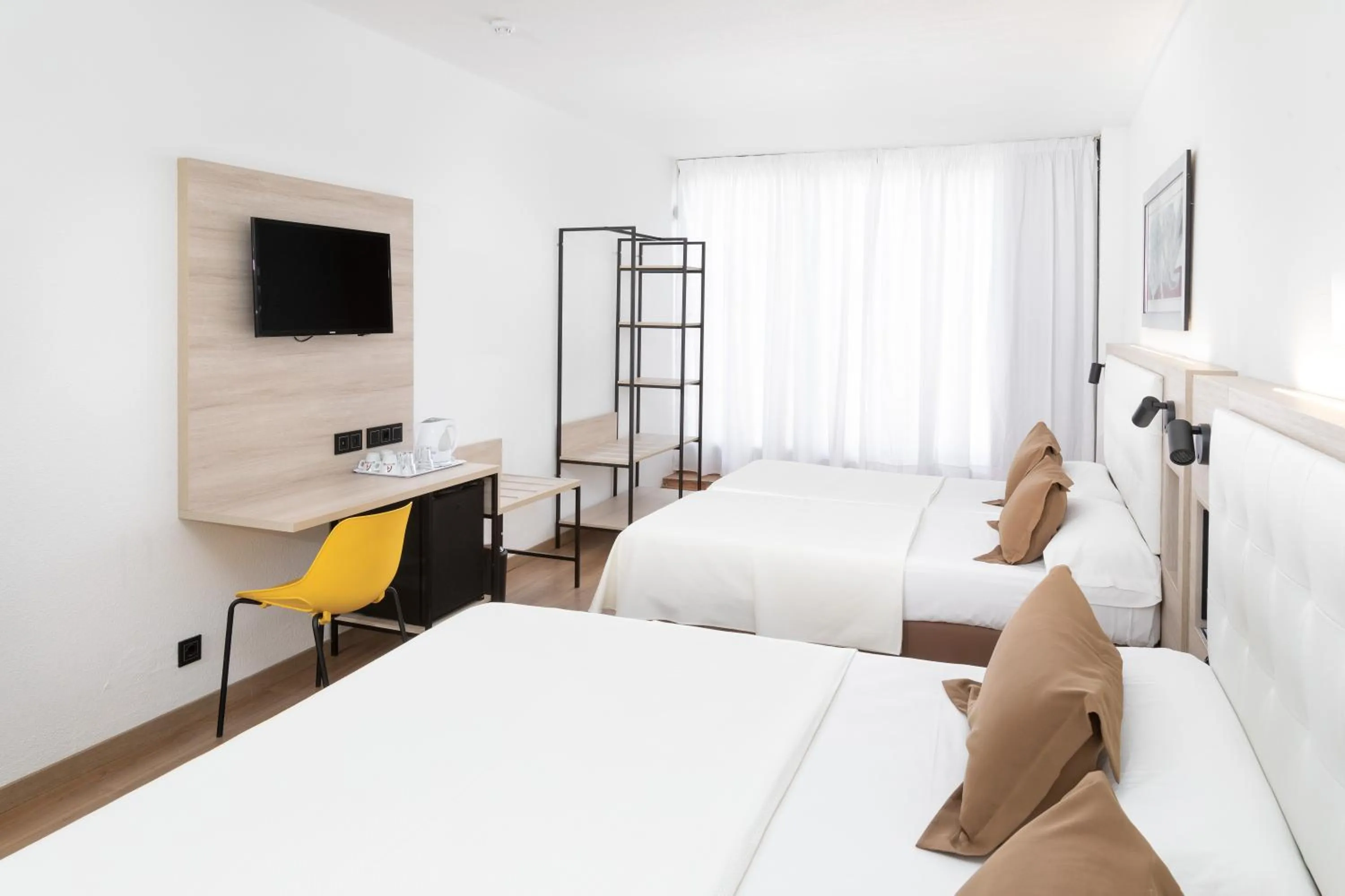 Photo of the whole room, Bed in Alexandre Gala