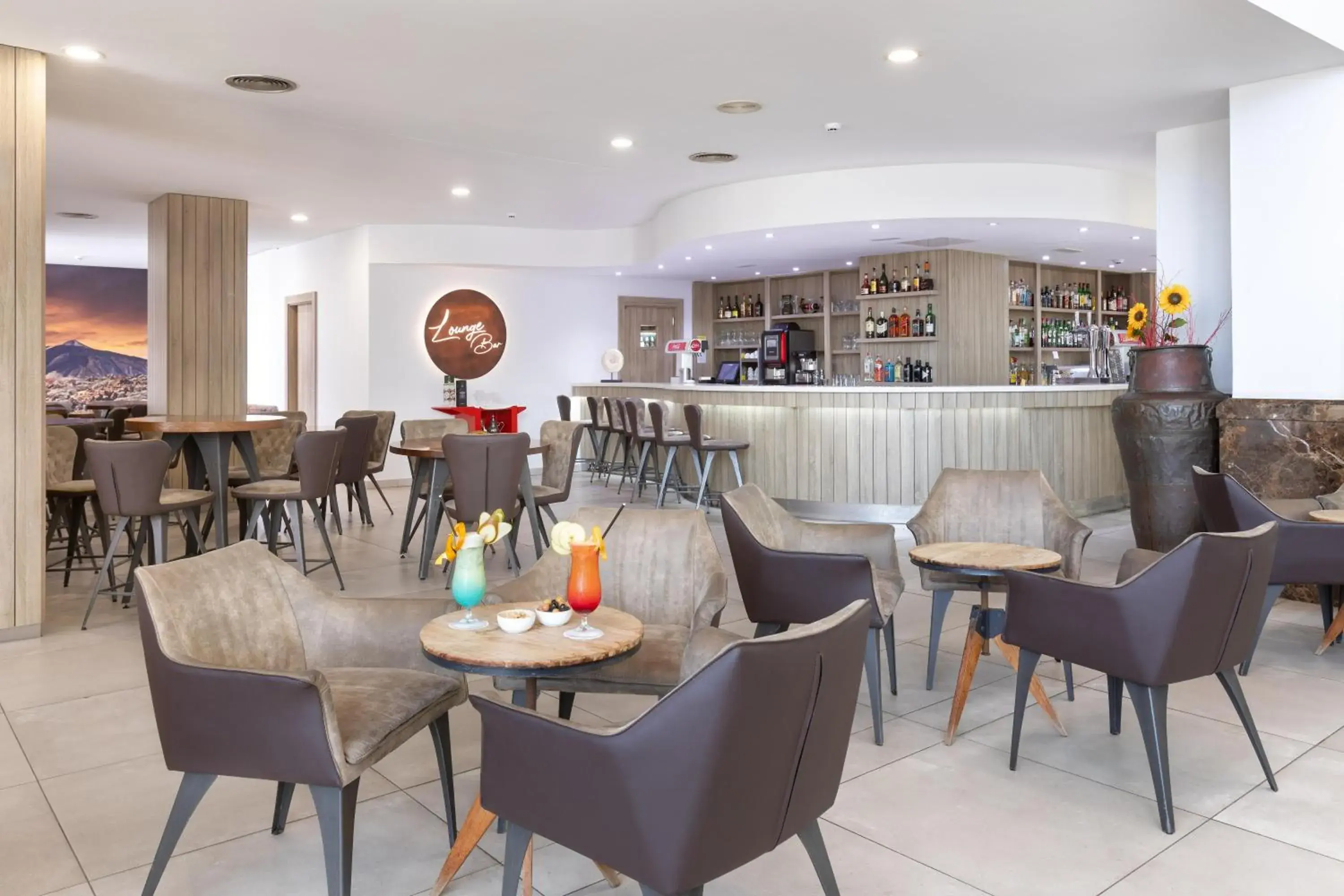 Lounge or bar in Alexandre Gala Lounge or bar in Alexandre Gala