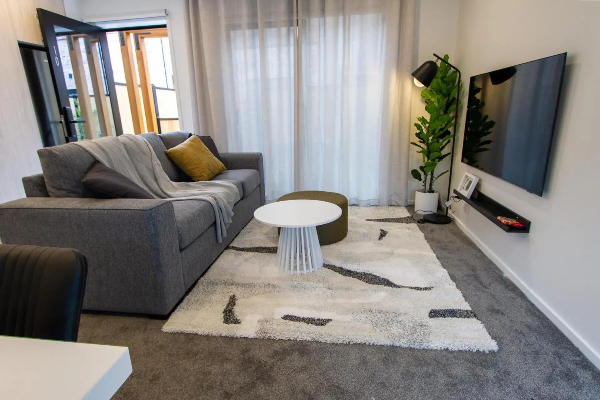 Two-Bedroom Apartment in A touch of Luxury in Chch CBD with Free Carpark Two-Bedroom Apartment in A touch of Luxury in Chch CBD with Free Carpark