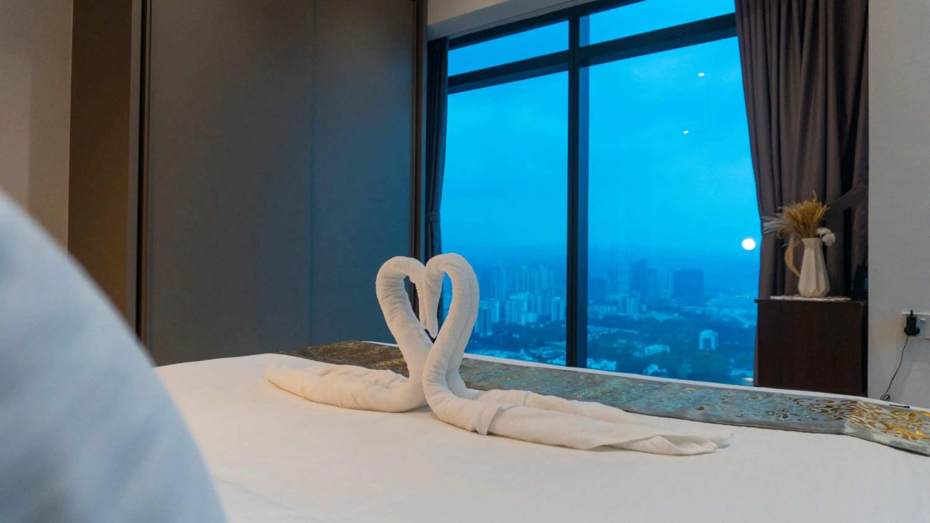 Bed in MOONWAY SUITES At EATON KLCC