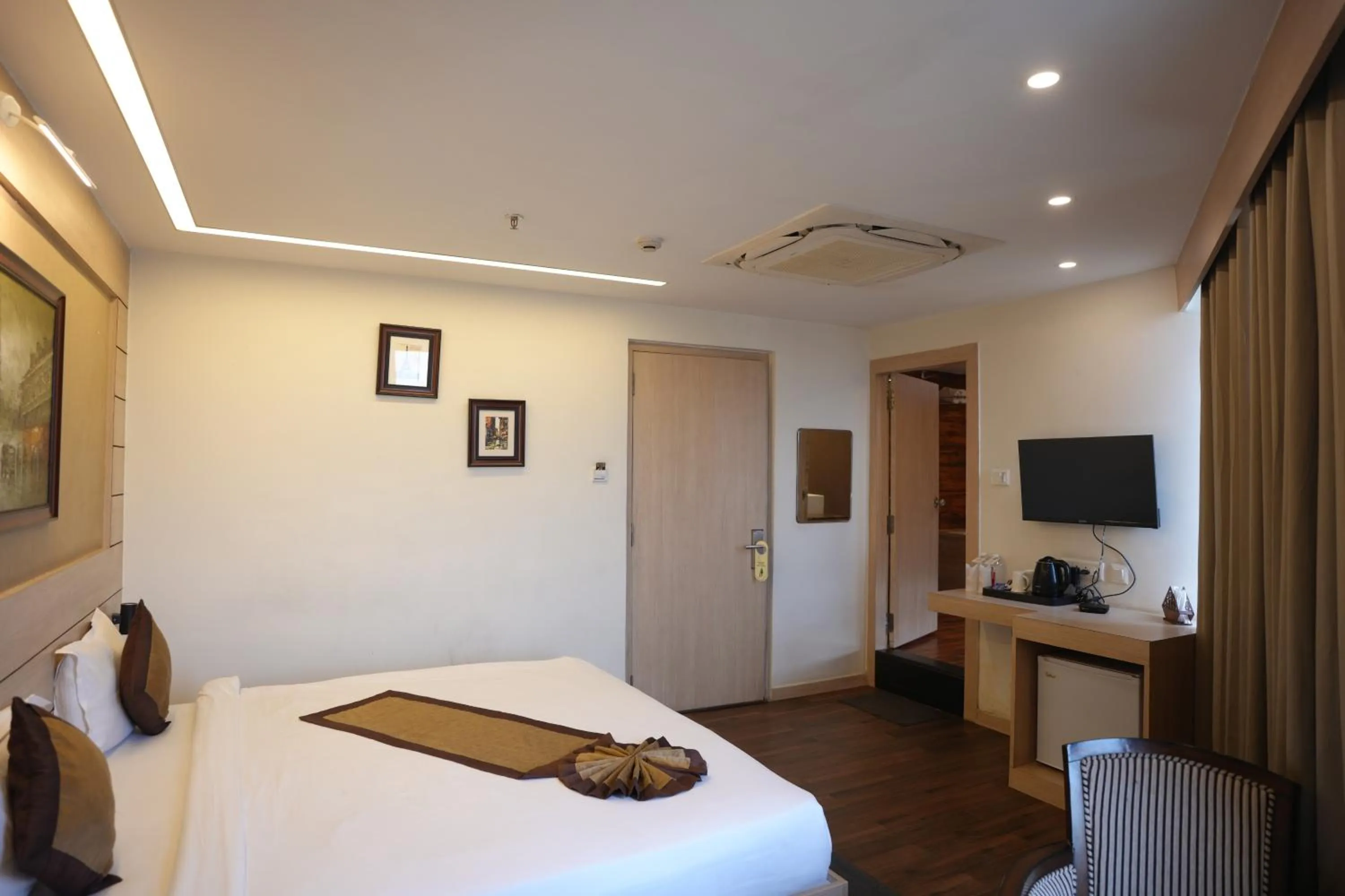 Bed in HOTEL SILKHOUSE PREMIER