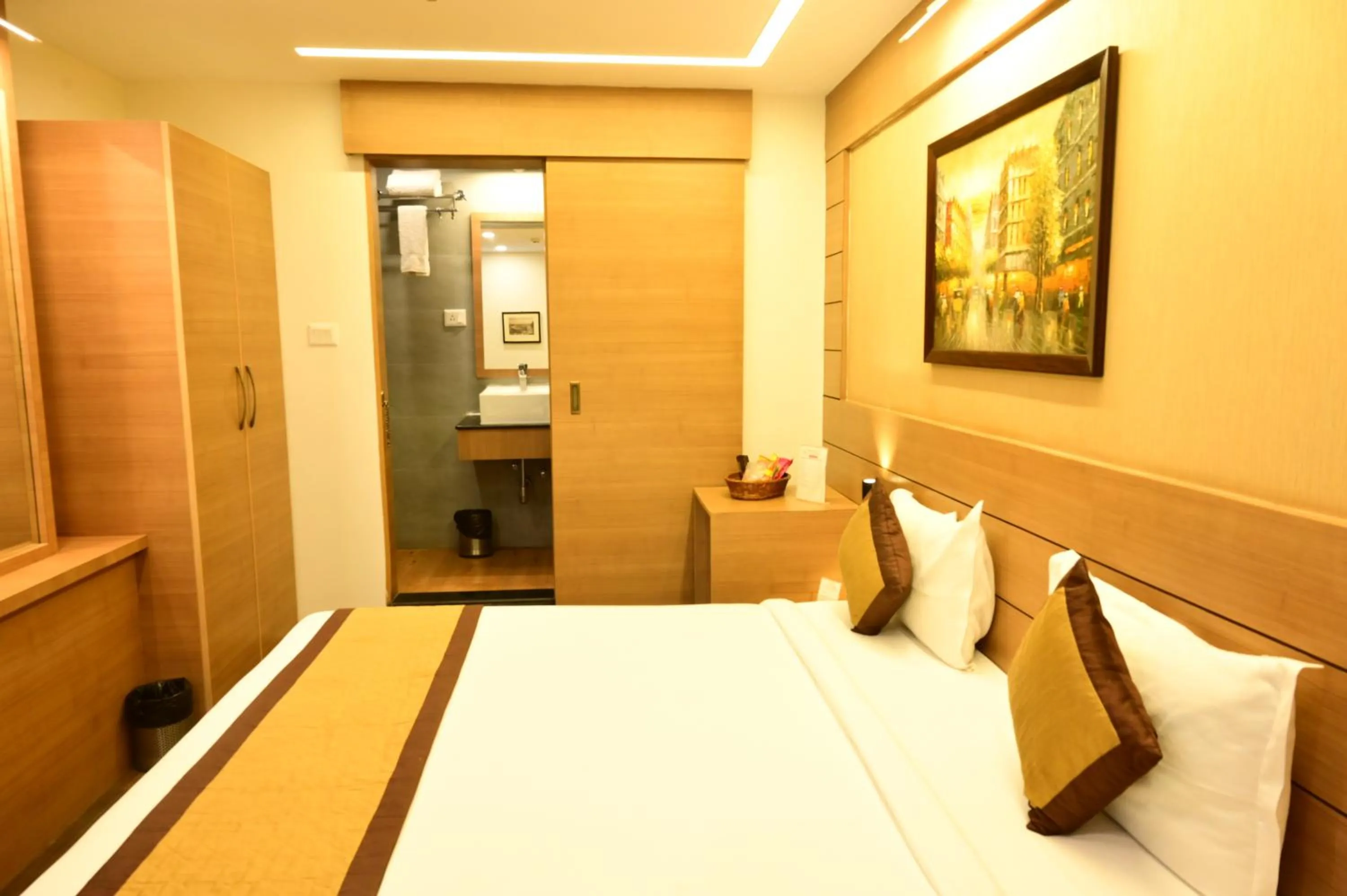 Bed in HOTEL SILKHOUSE PREMIER