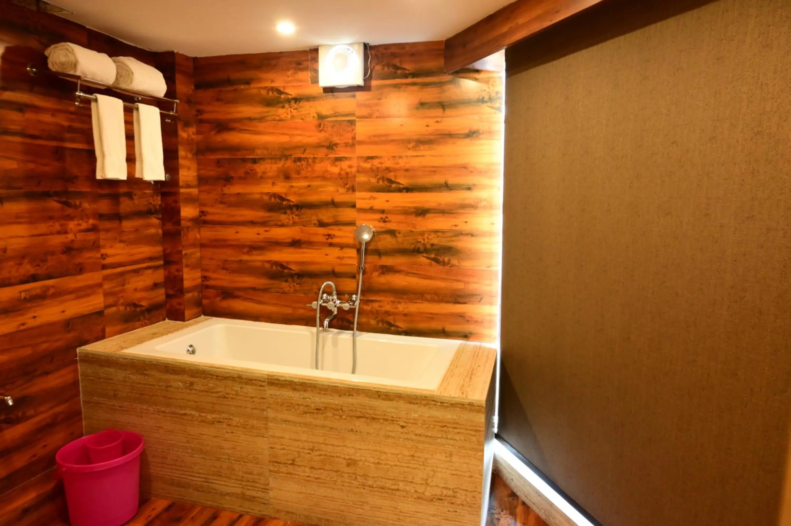 Bath in HOTEL SILKHOUSE PREMIER