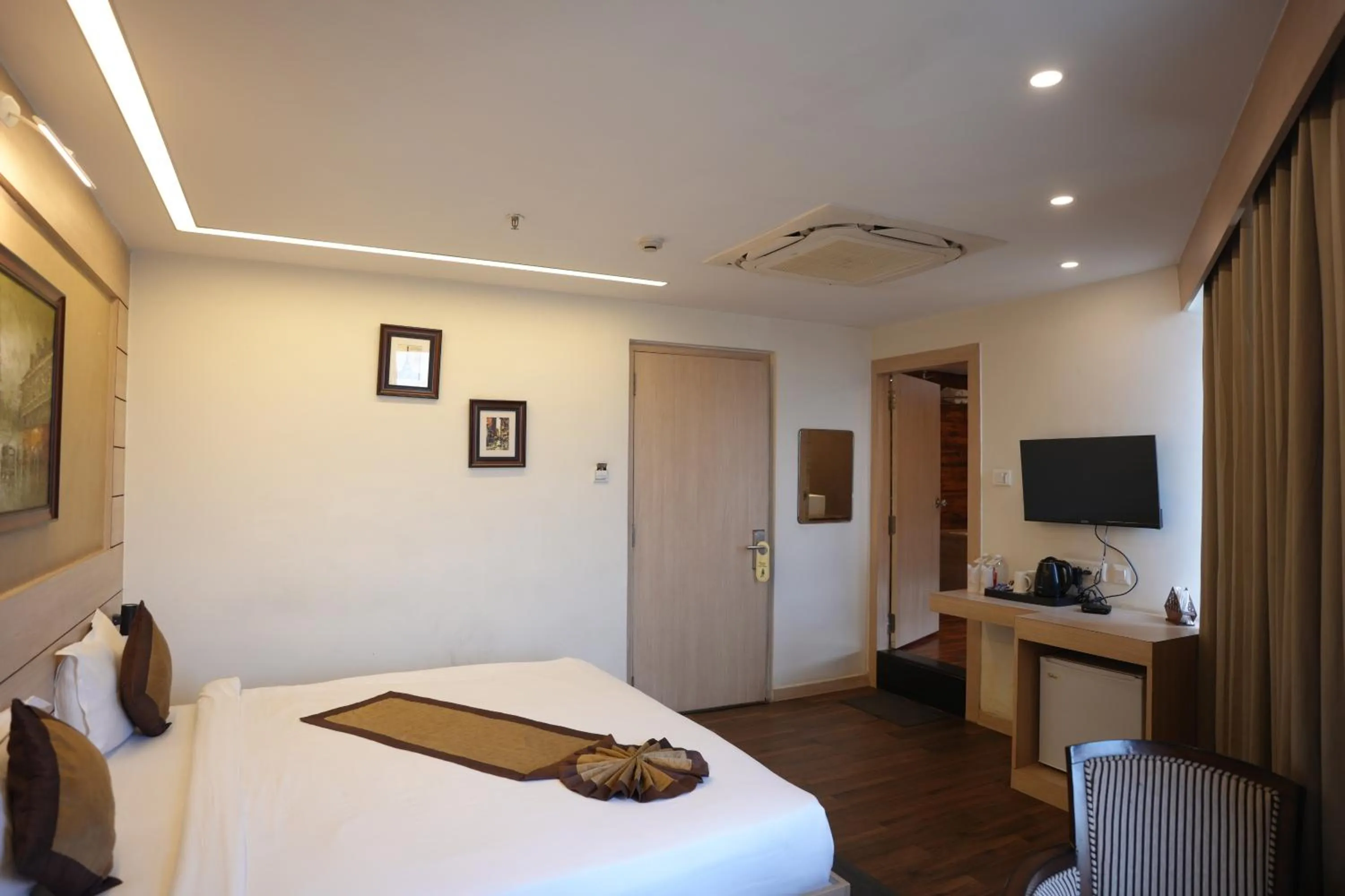 Bed in HOTEL SILKHOUSE PREMIER