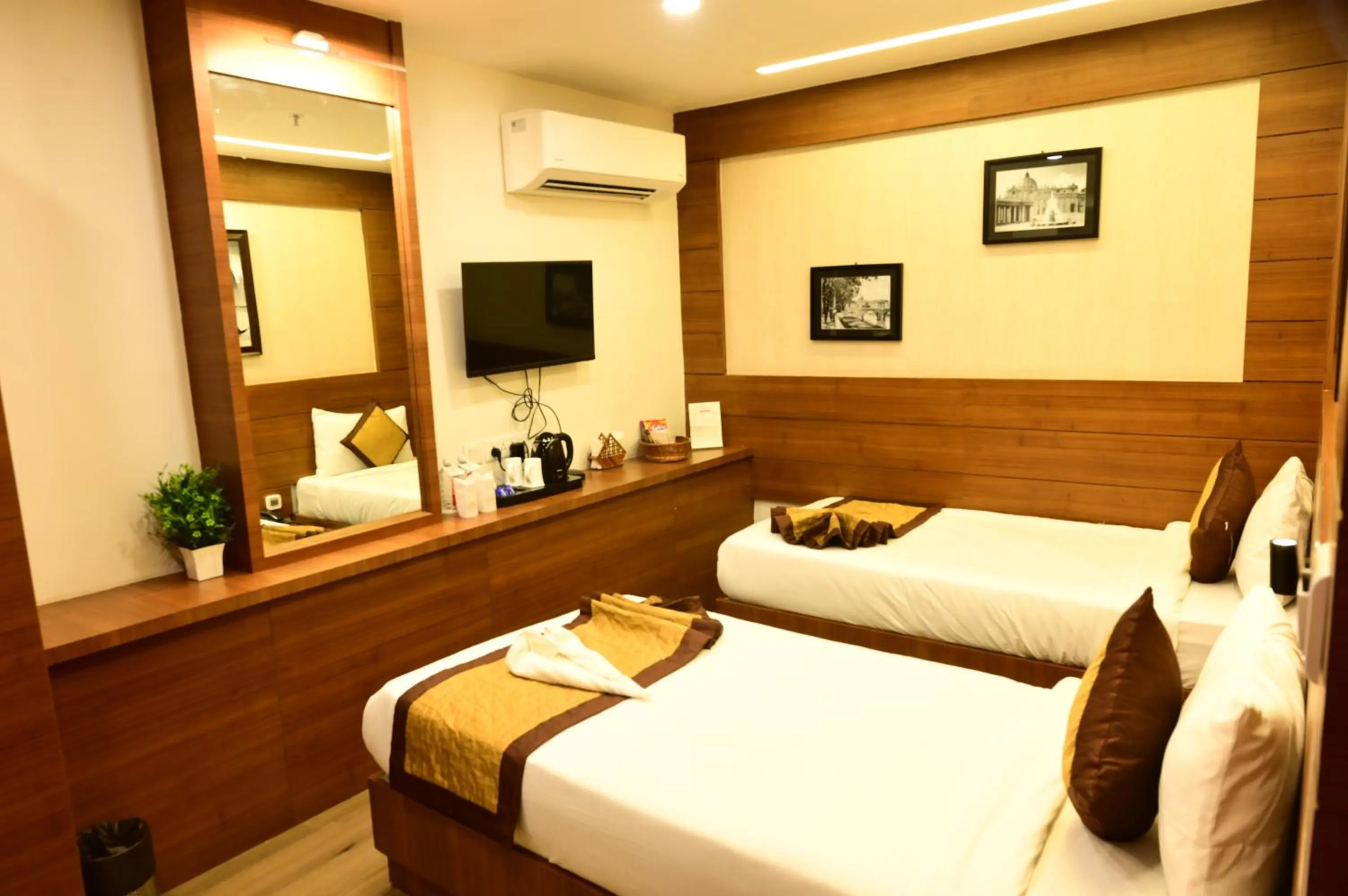 Bed in HOTEL SILKHOUSE PREMIER