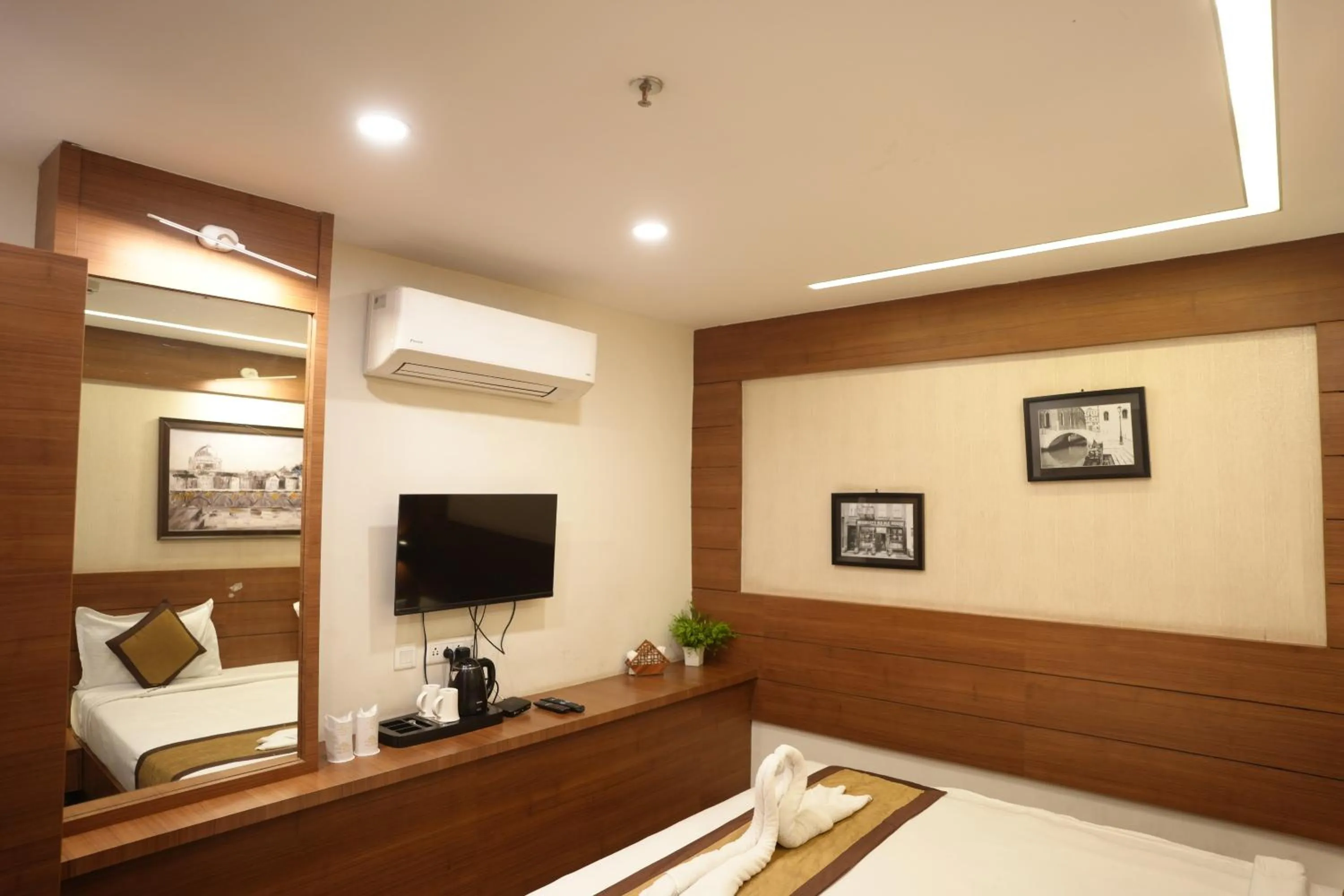 Bed in HOTEL SILKHOUSE PREMIER