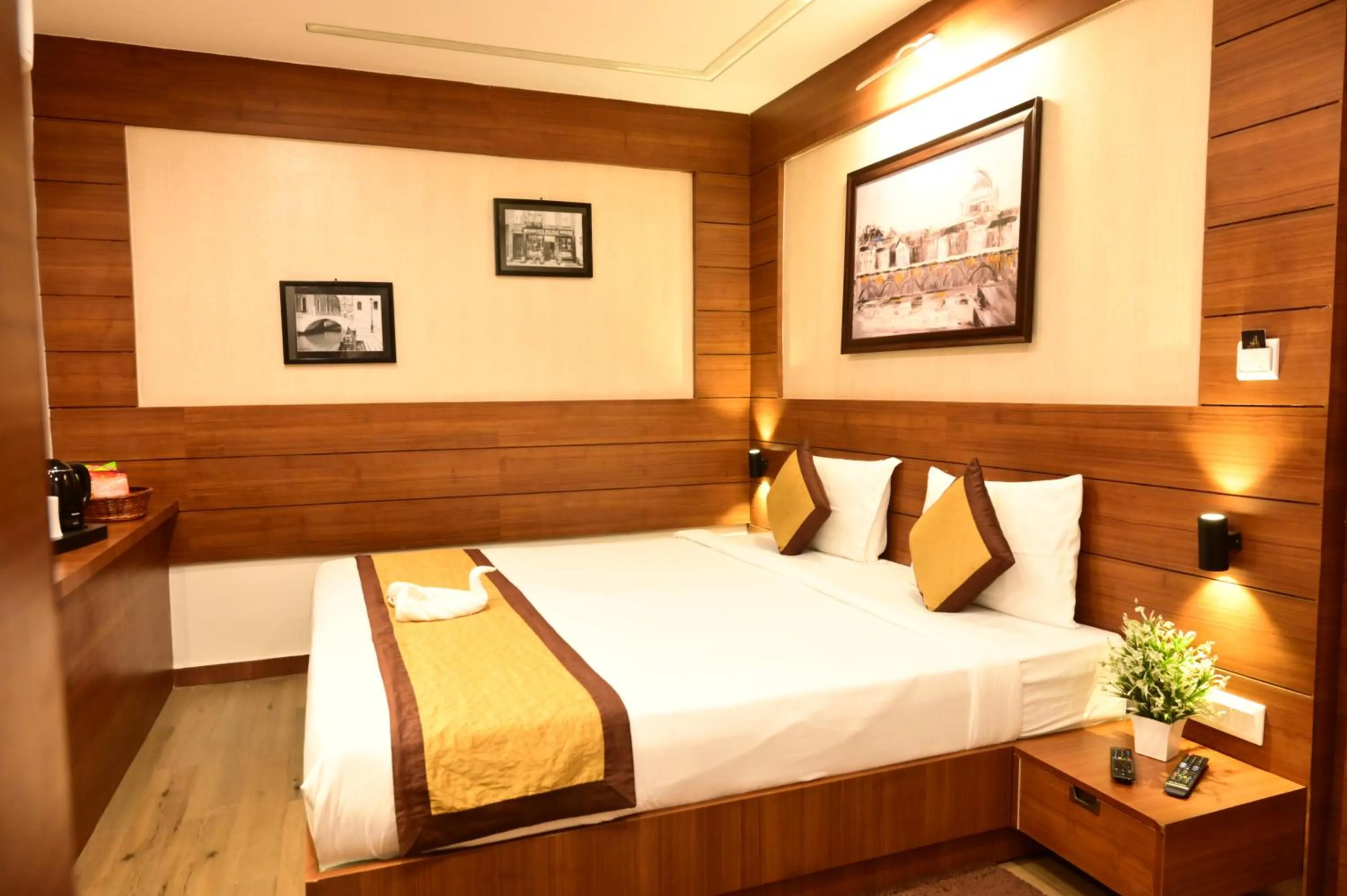 Bed in HOTEL SILKHOUSE PREMIER