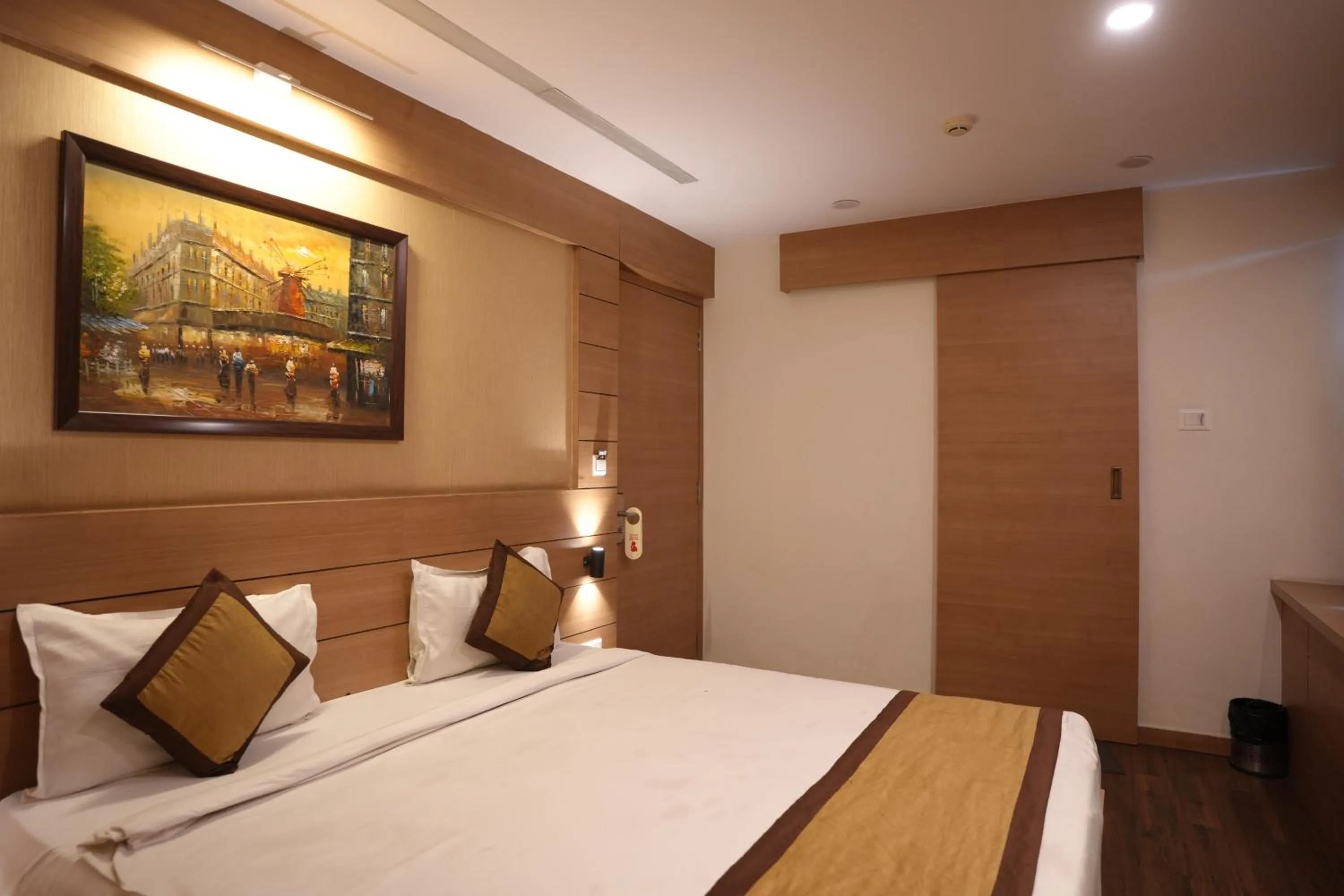 Bed in HOTEL SILKHOUSE PREMIER