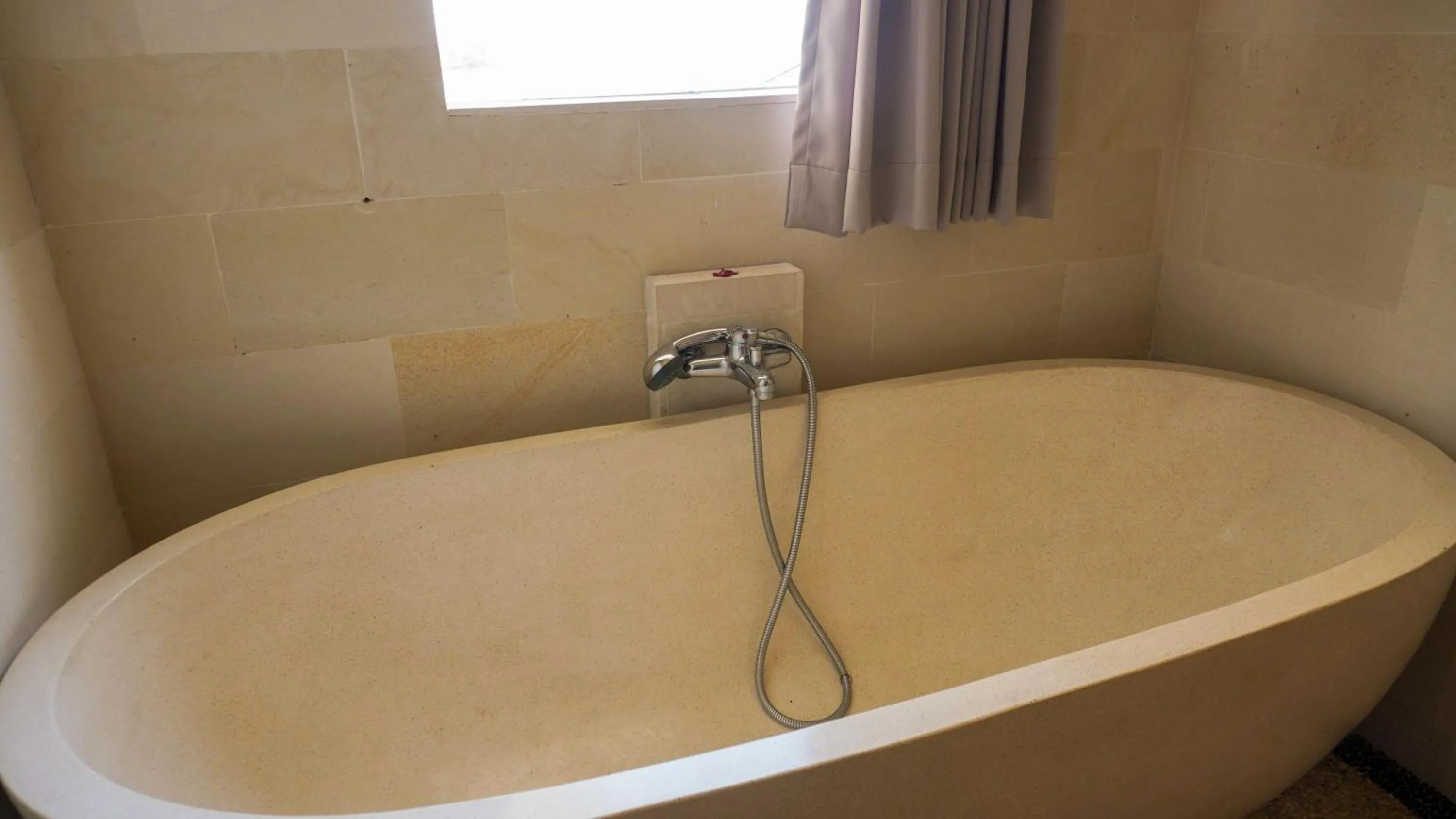 Bath in Kalimaja Amed Villa