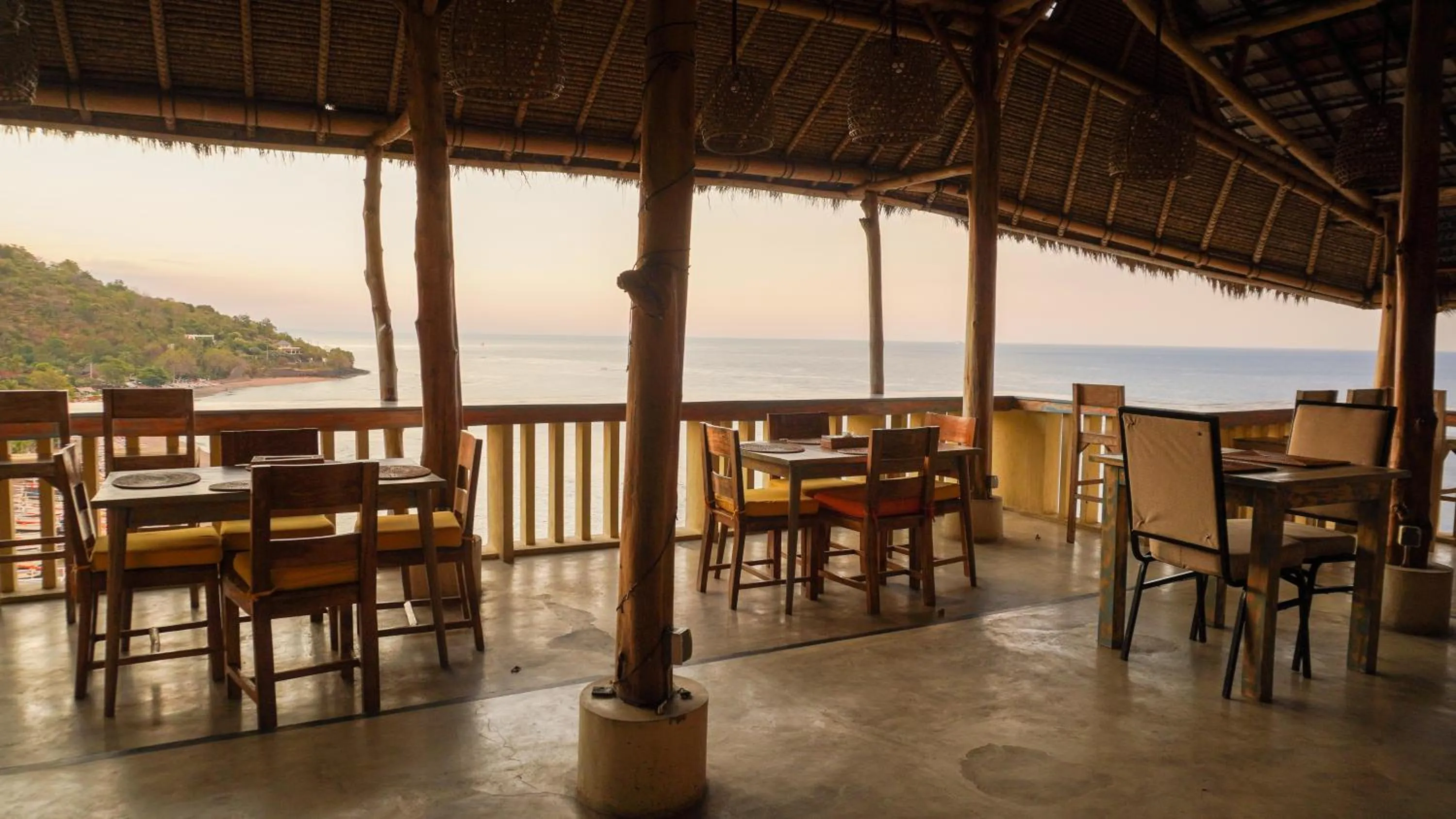 Restaurant/places to eat in Kalimaja Amed Villa
