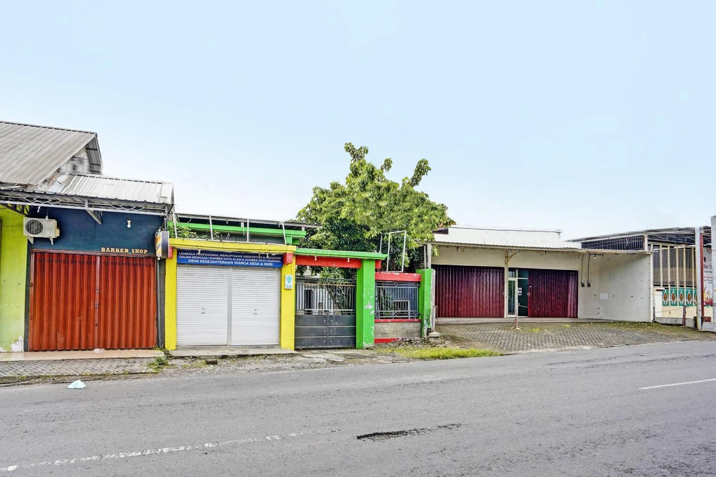 Facade/entrance in Hotel O Fun Guesthouse Syariah